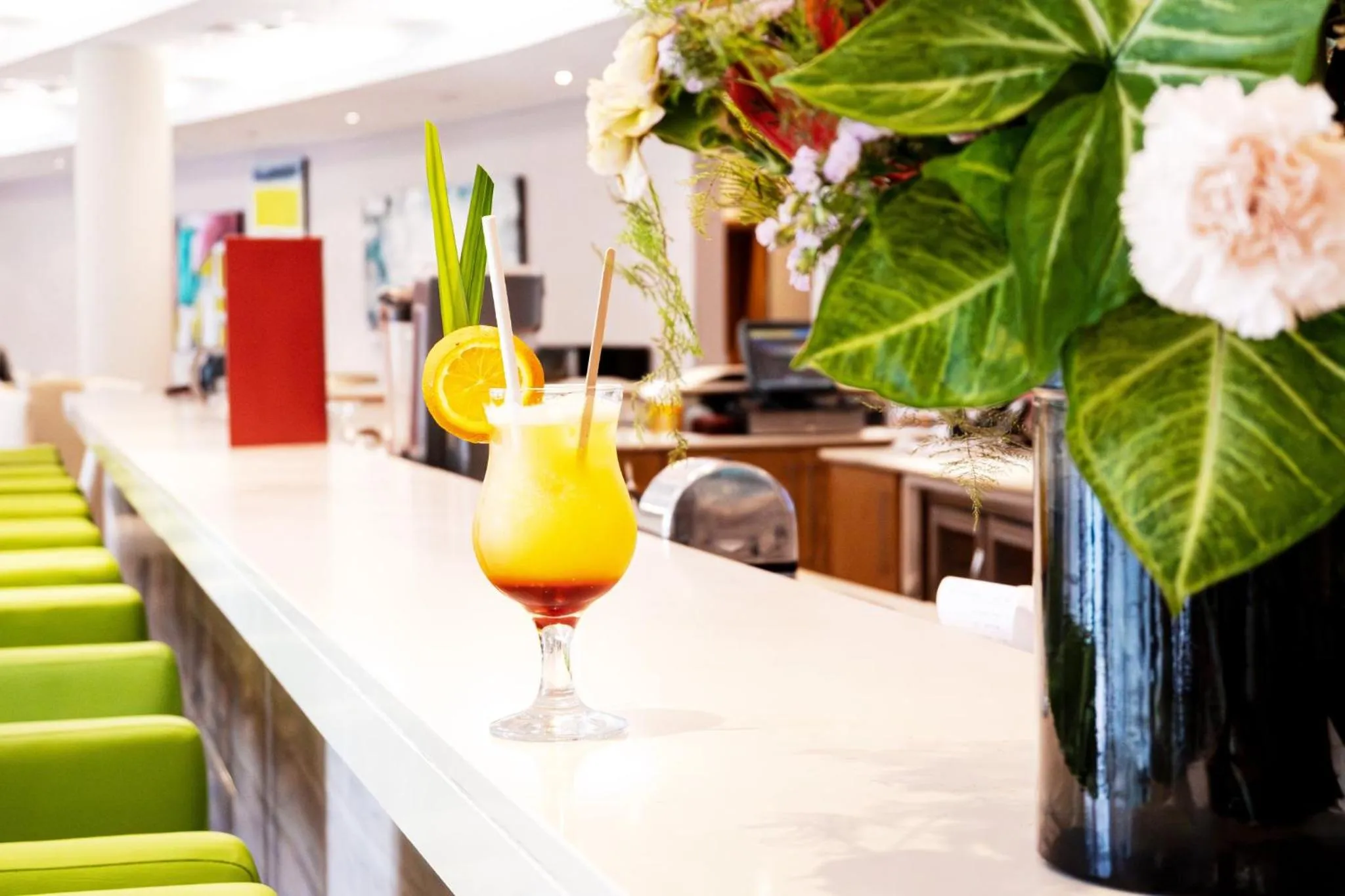 Lounge or bar in Holiday Inn Mauritius Mon Trésor by IHG