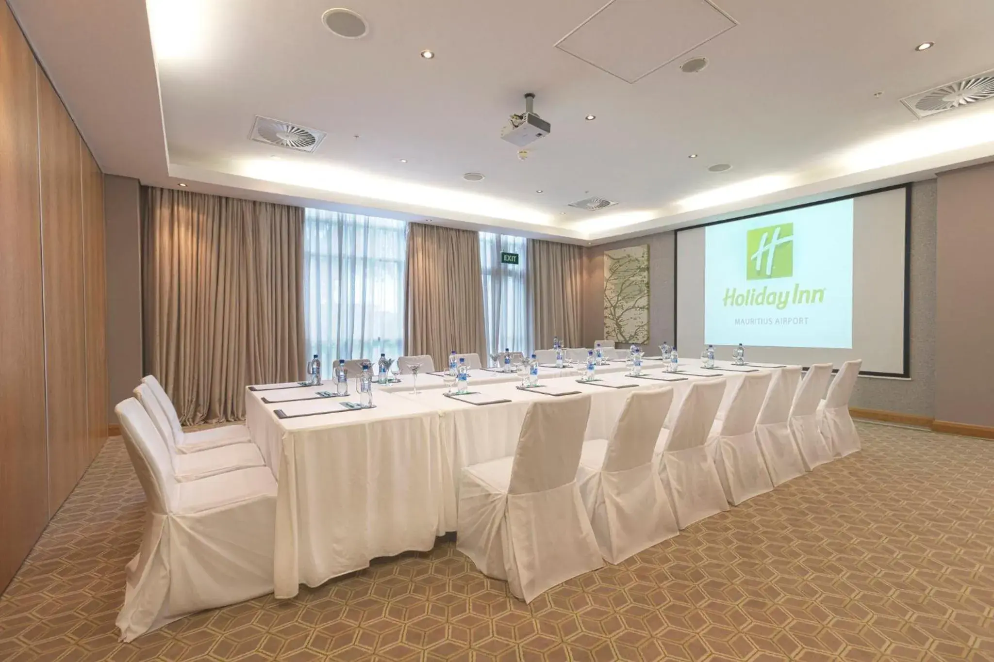 Meeting/conference room in Holiday Inn Mauritius Mon Trésor, an IHG Hotel