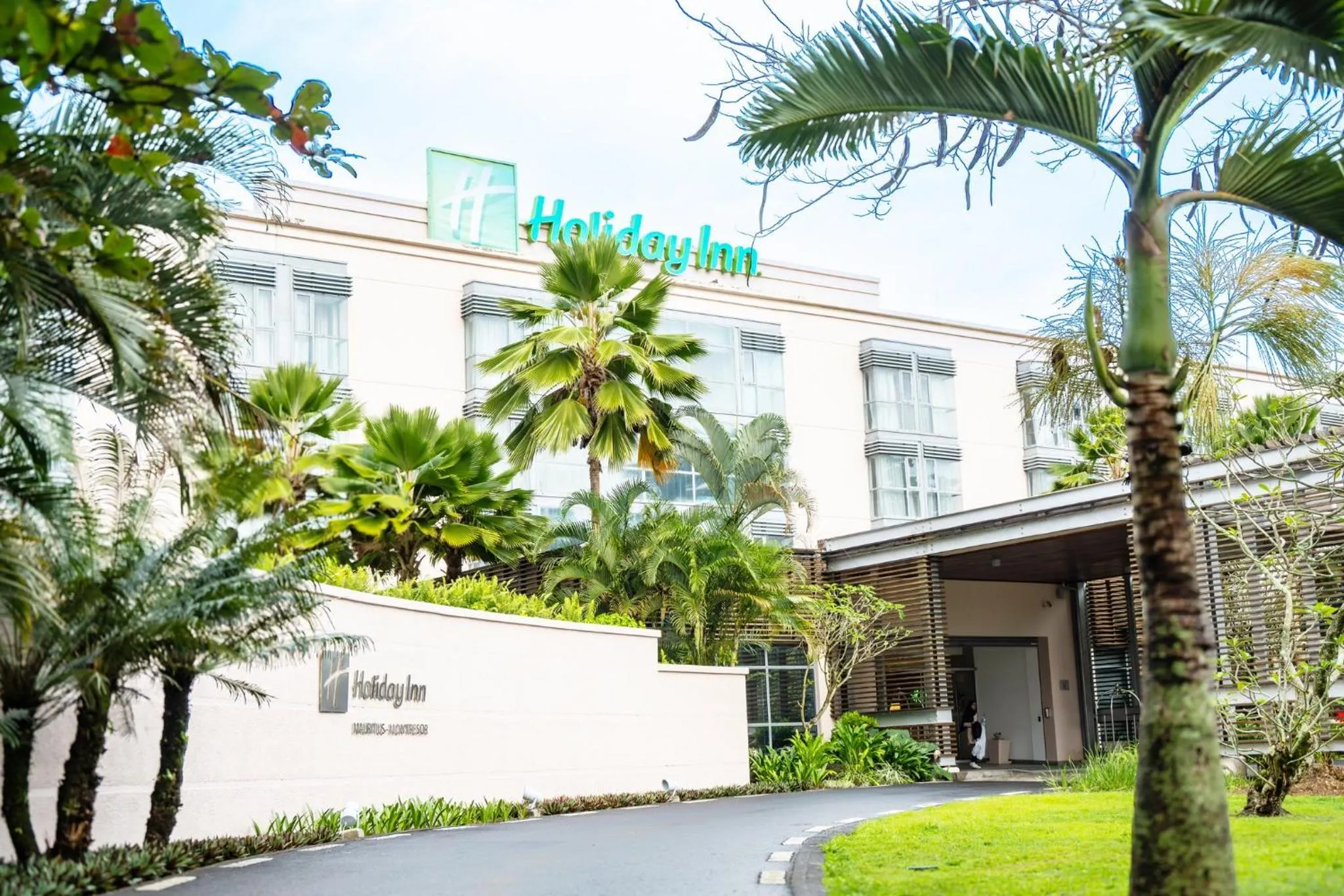 Property building in Holiday Inn Mauritius Mon Trésor by IHG