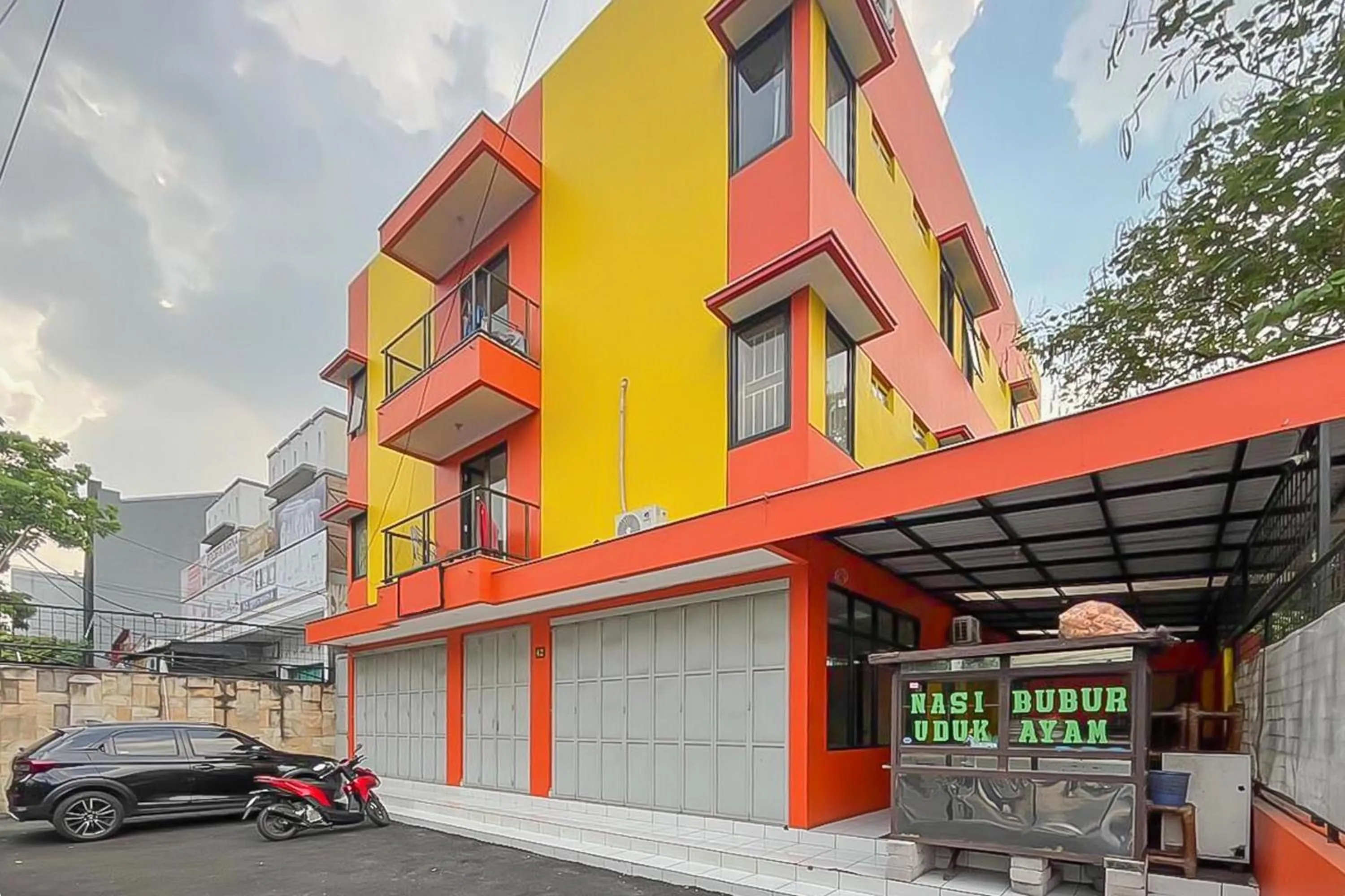 Facade/entrance in Pondok Metro RedPartner