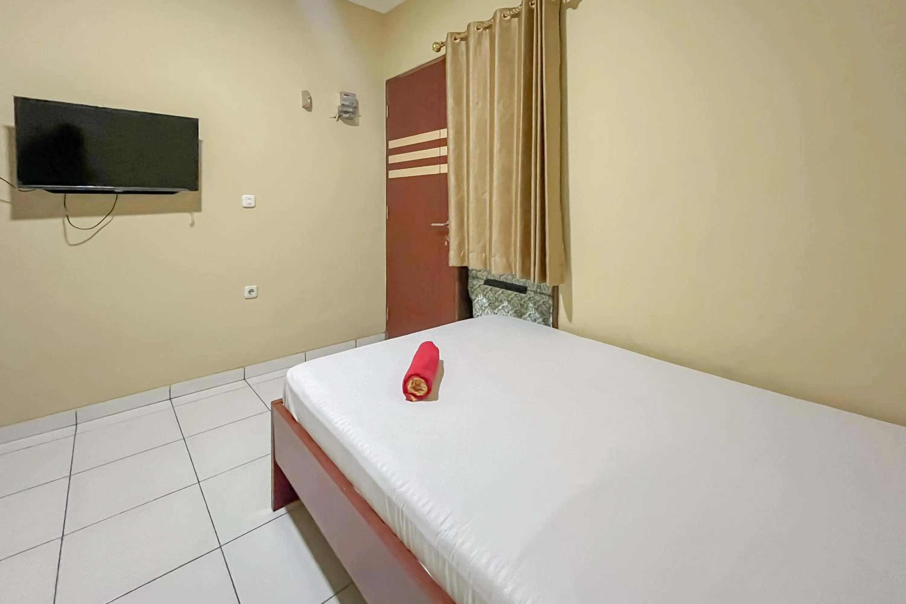 Bedroom, Bed in Pondok Metro RedPartner