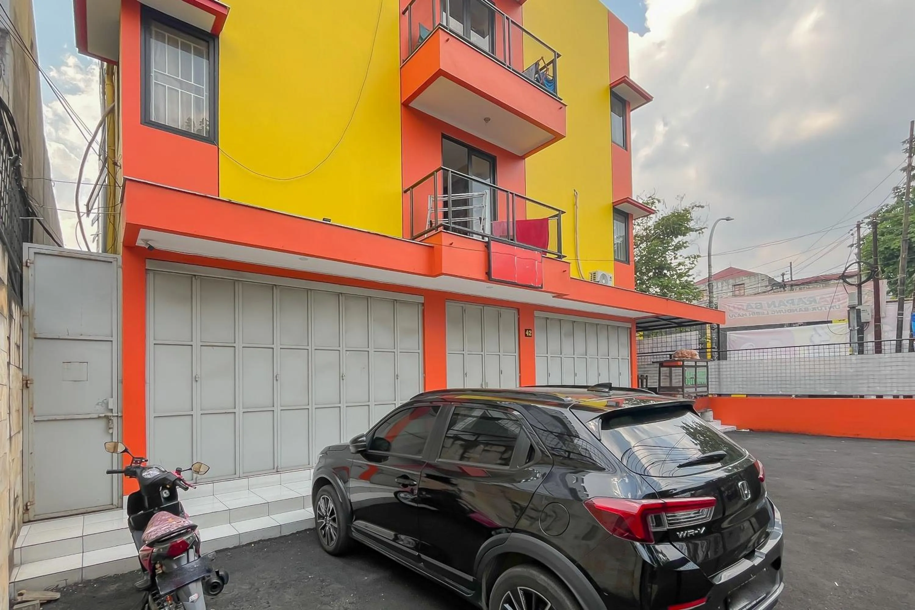 Facade/entrance in Pondok Metro RedPartner