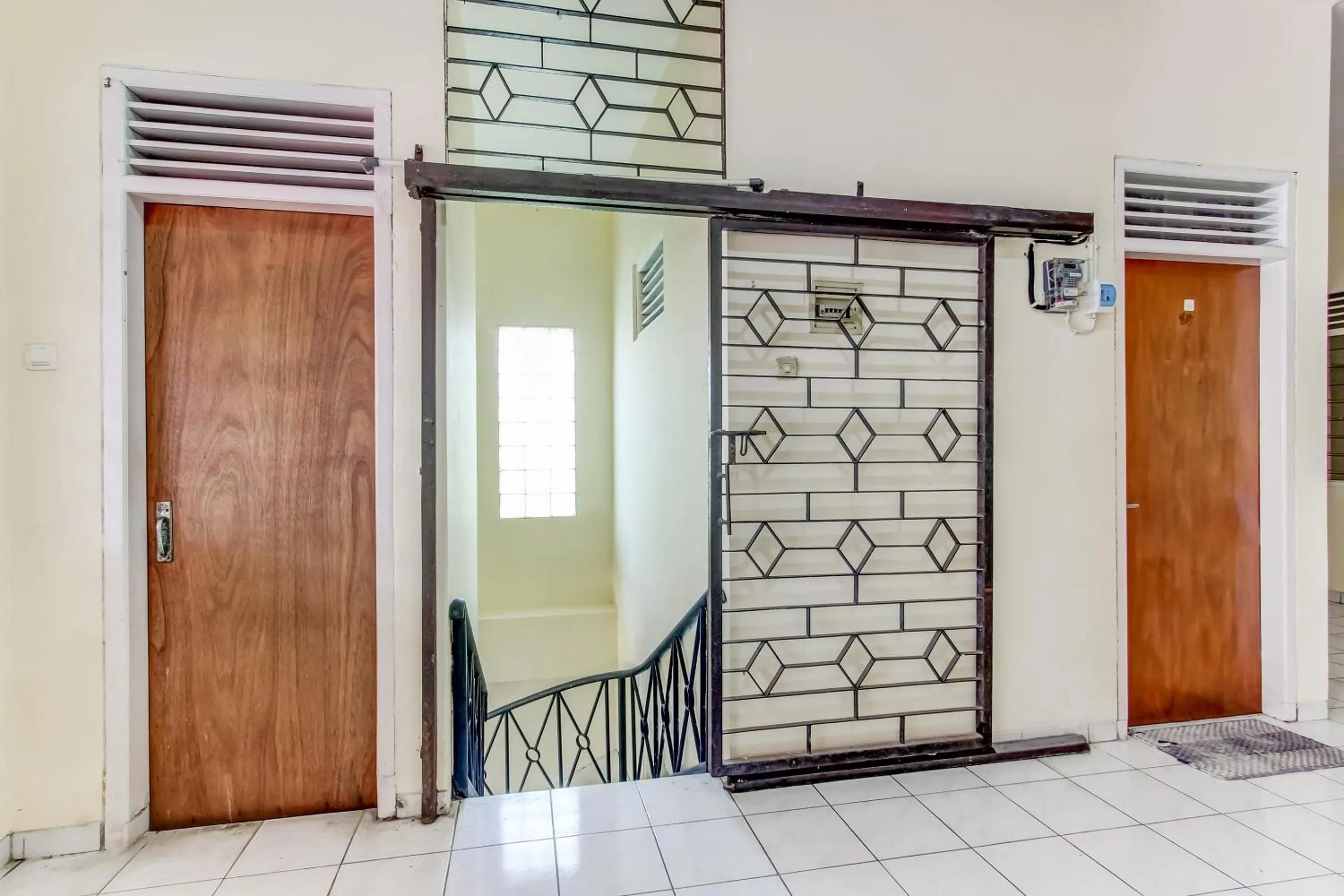 Lobby or reception in OYO Life 91374 Asia Stay Semarang Syariah