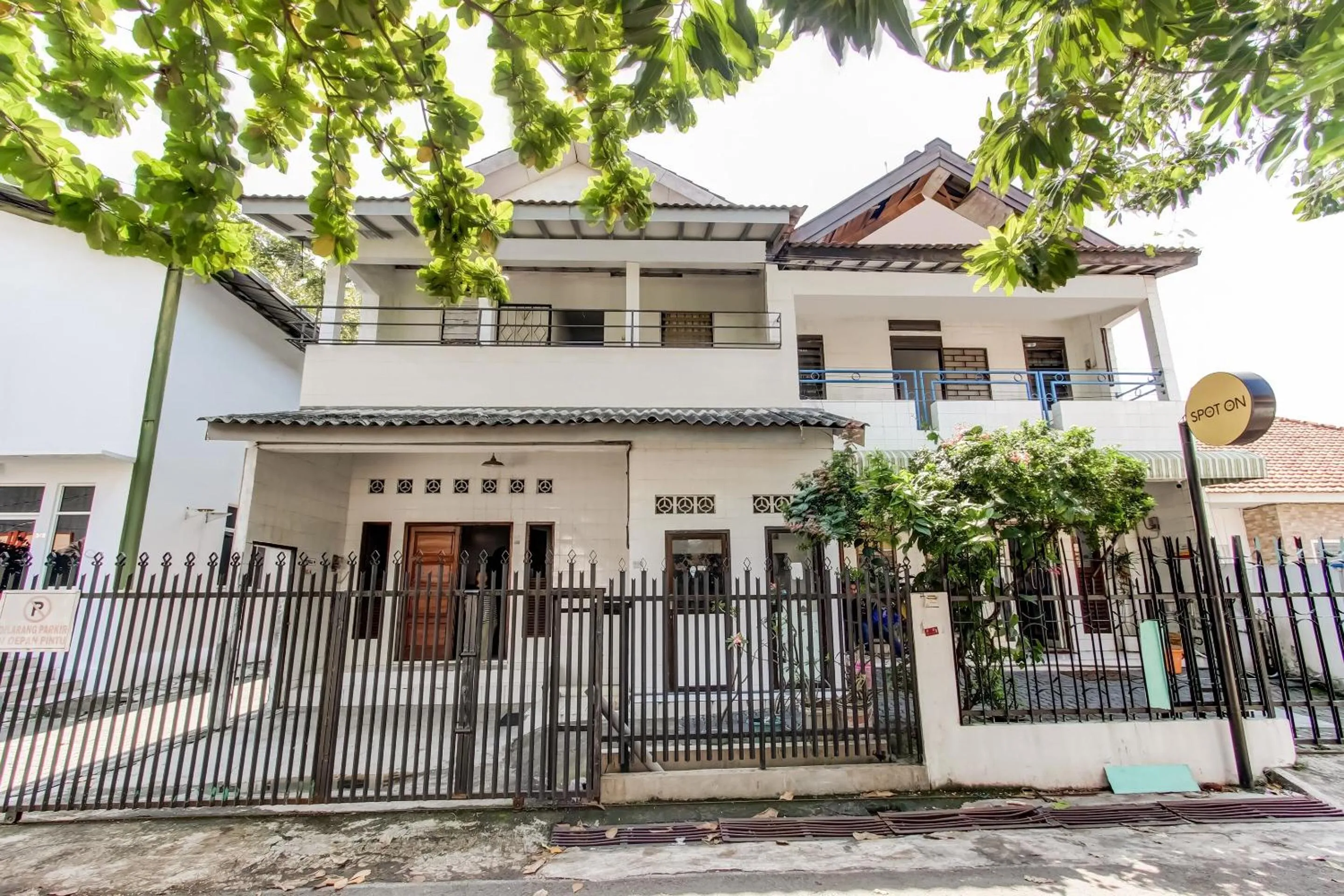 Facade/entrance in OYO Life 91374 Asia Stay Semarang Syariah