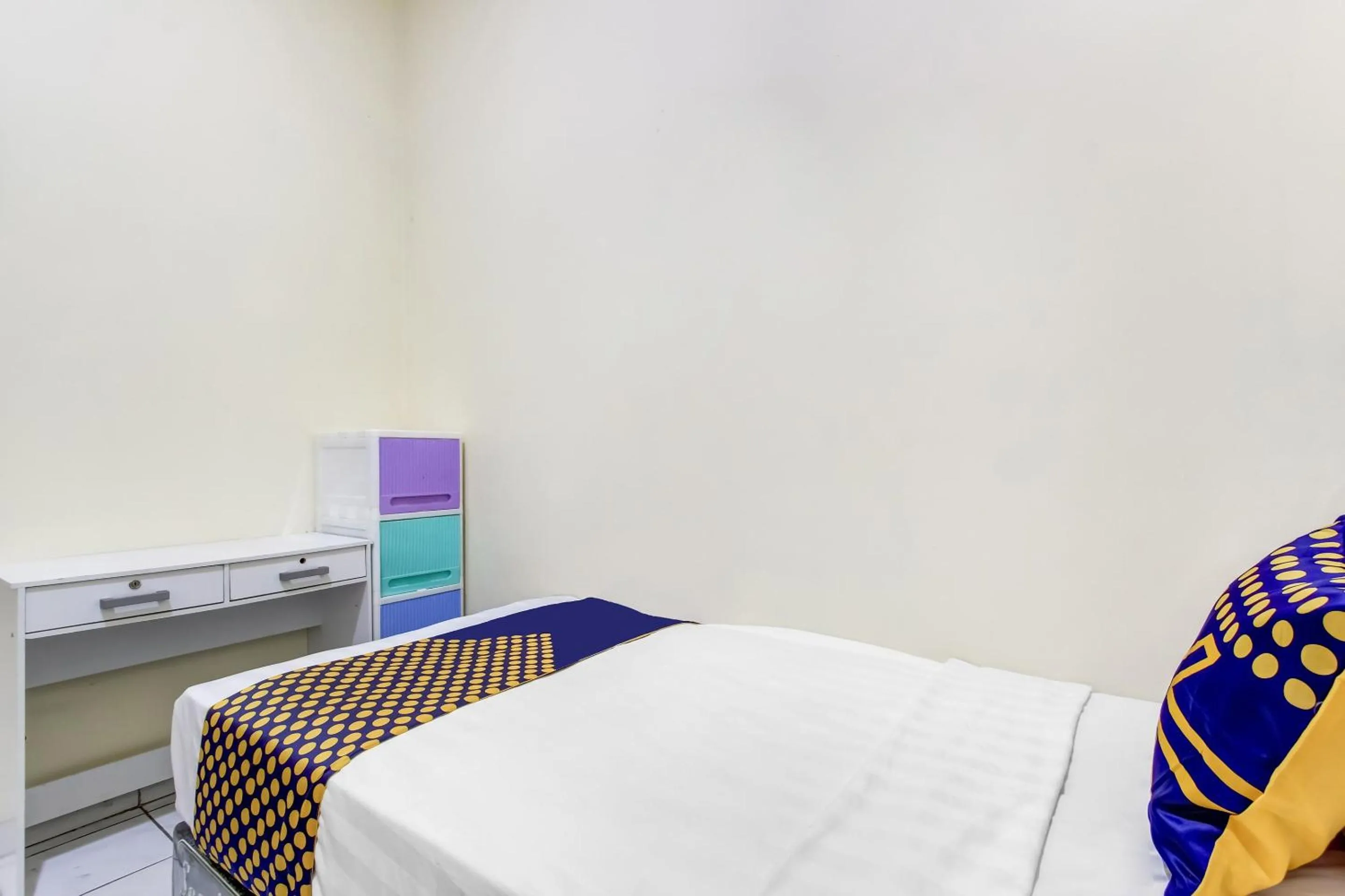 Bedroom, Bed in OYO Life 91374 Asia Stay Semarang Syariah