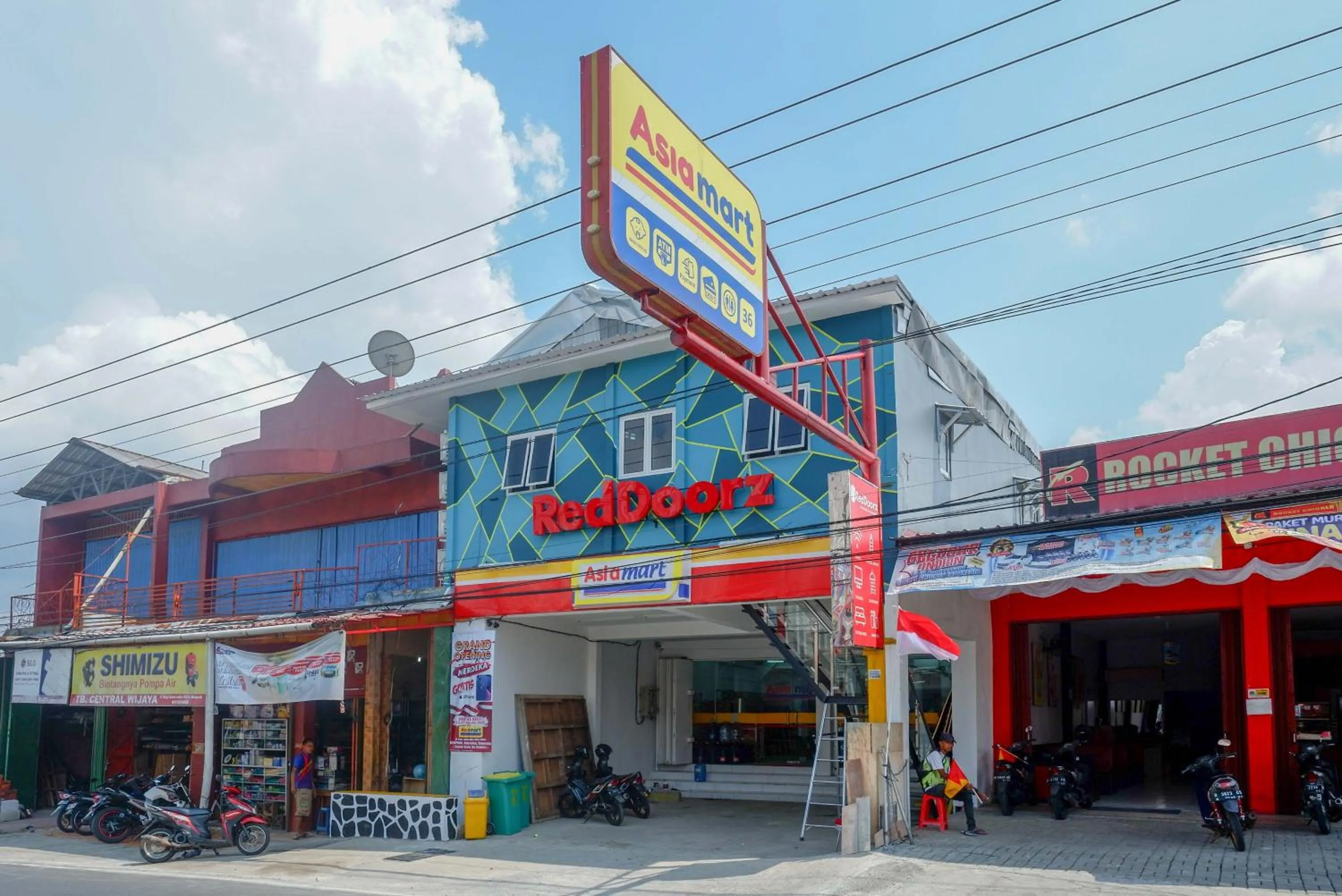 Property building in RedDoorz @ Jalan Raya Baturaden 2