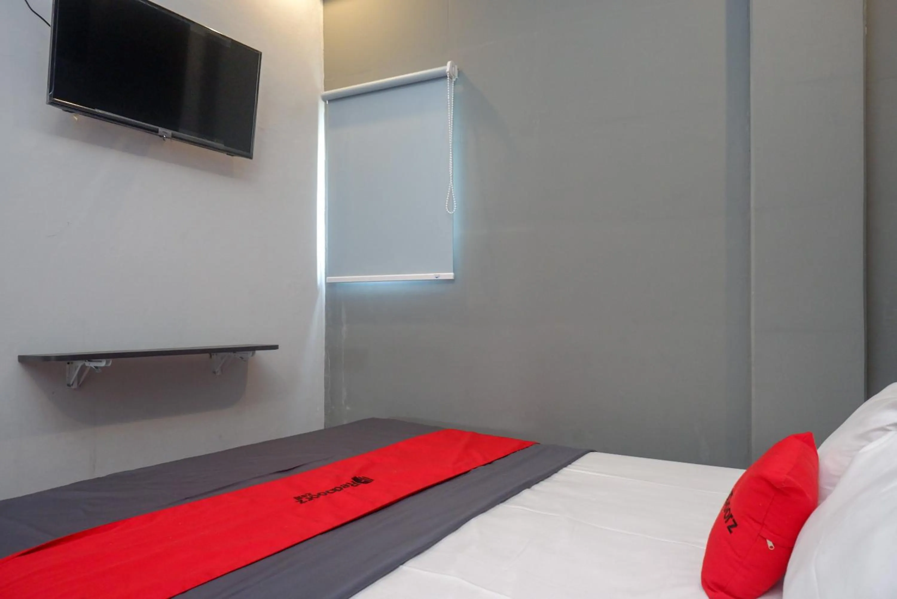 Bedroom, Bed in RedDoorz @ Jalan Raya Baturaden 2