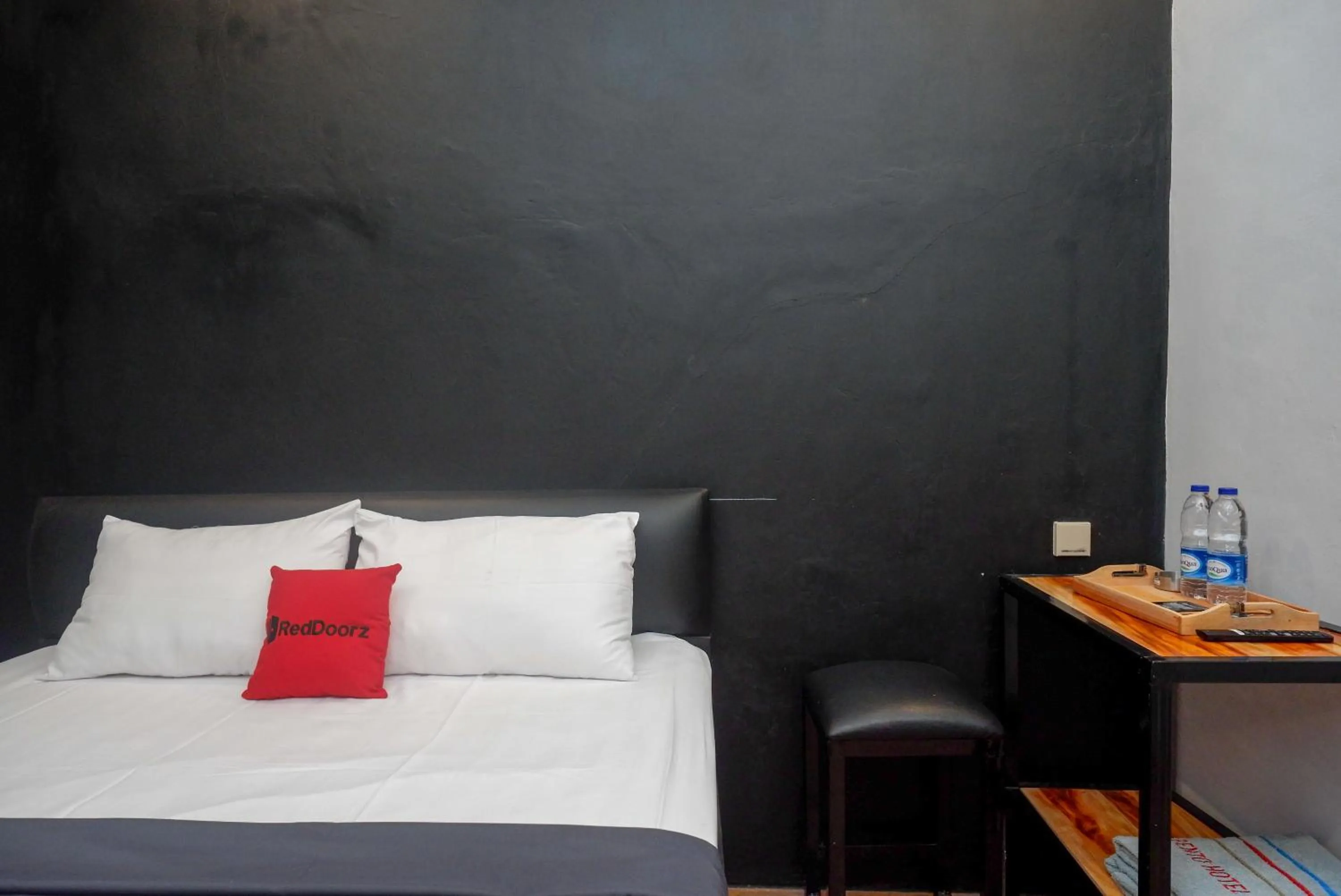 Bedroom, Bed in RedDoorz @ Jalan Raya Baturaden 2