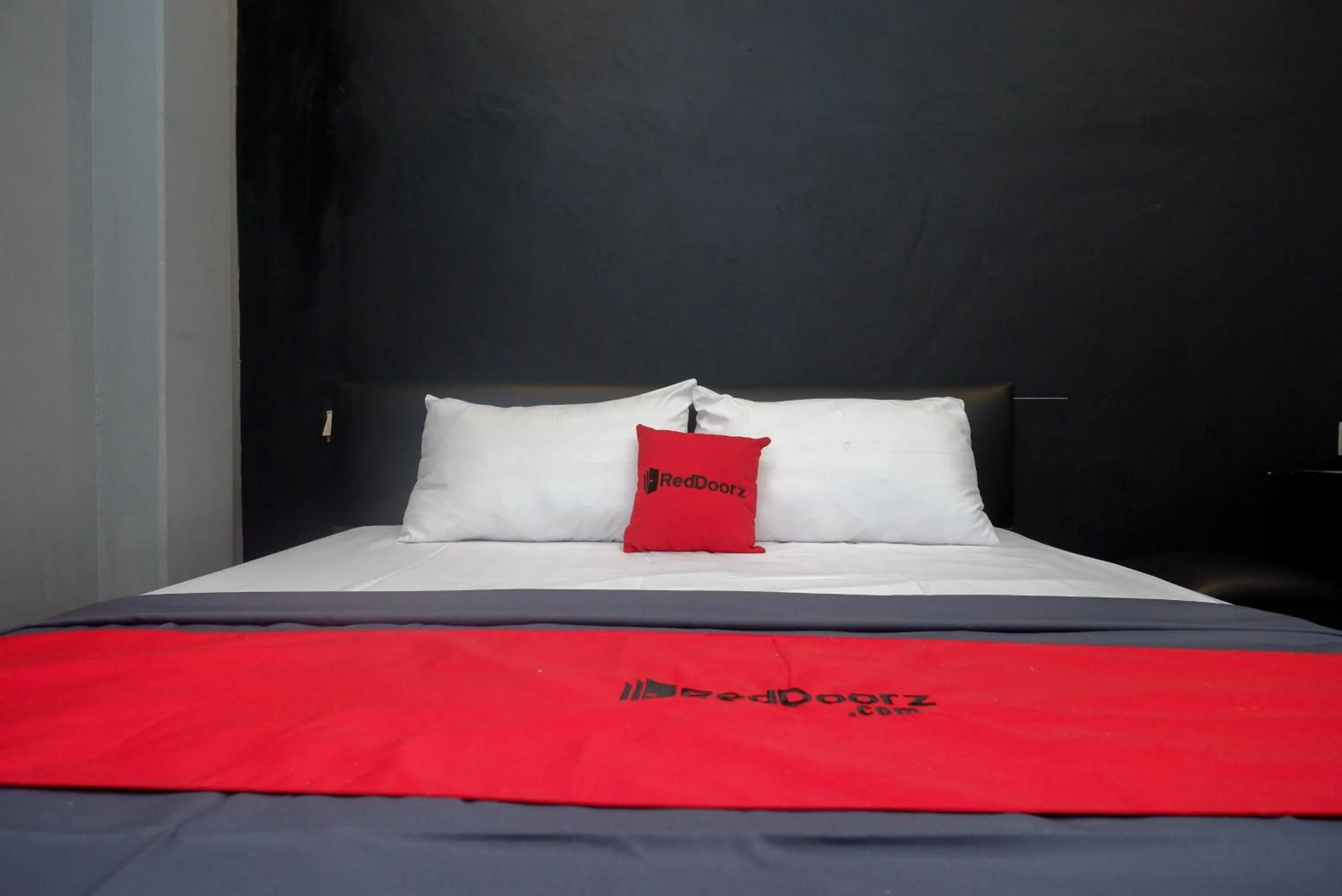 Bedroom, Bed in RedDoorz @ Jalan Raya Baturaden 2