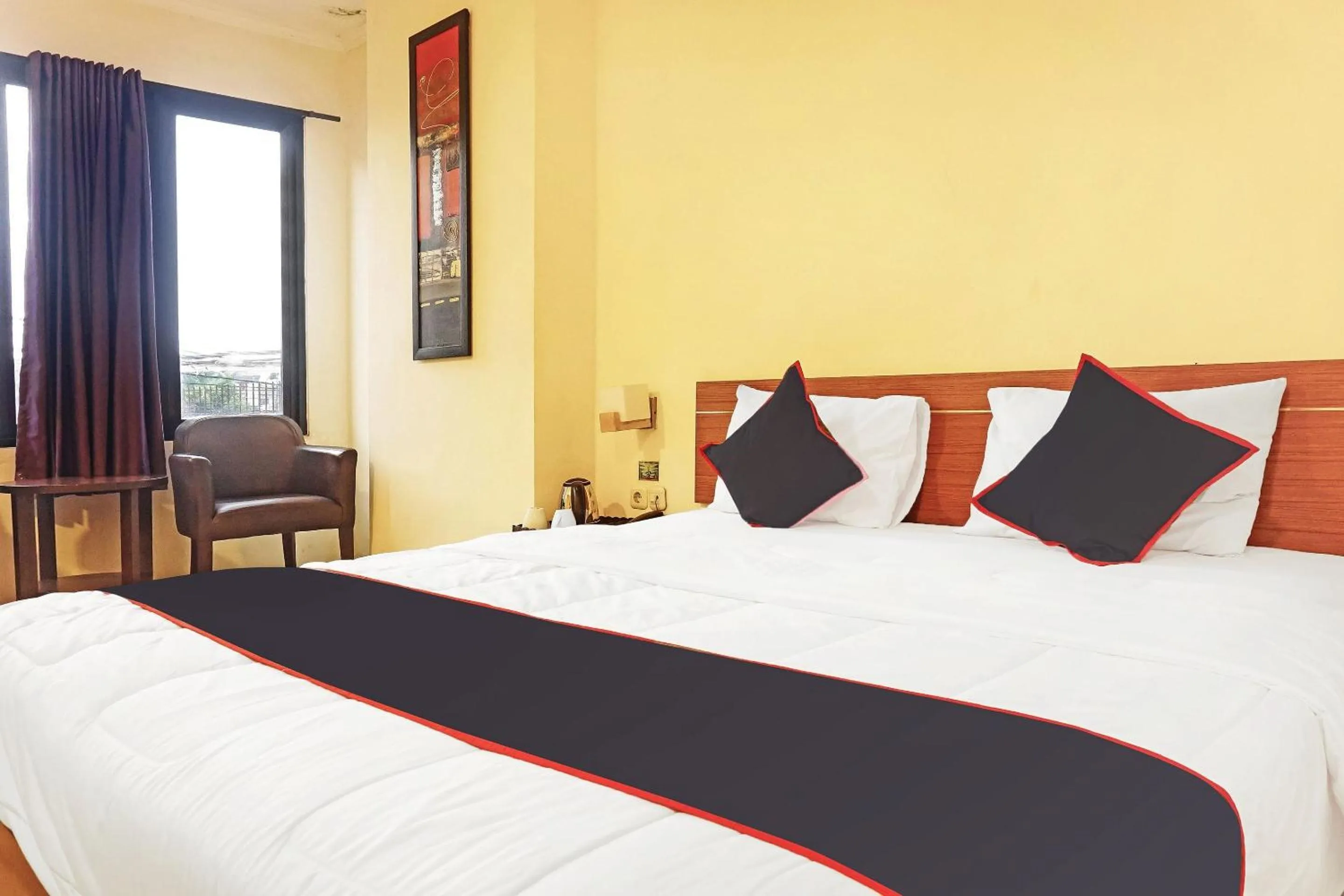 Bedroom, Bed in Collection O 91409 Hotel Fiducia Otista 153 - 157