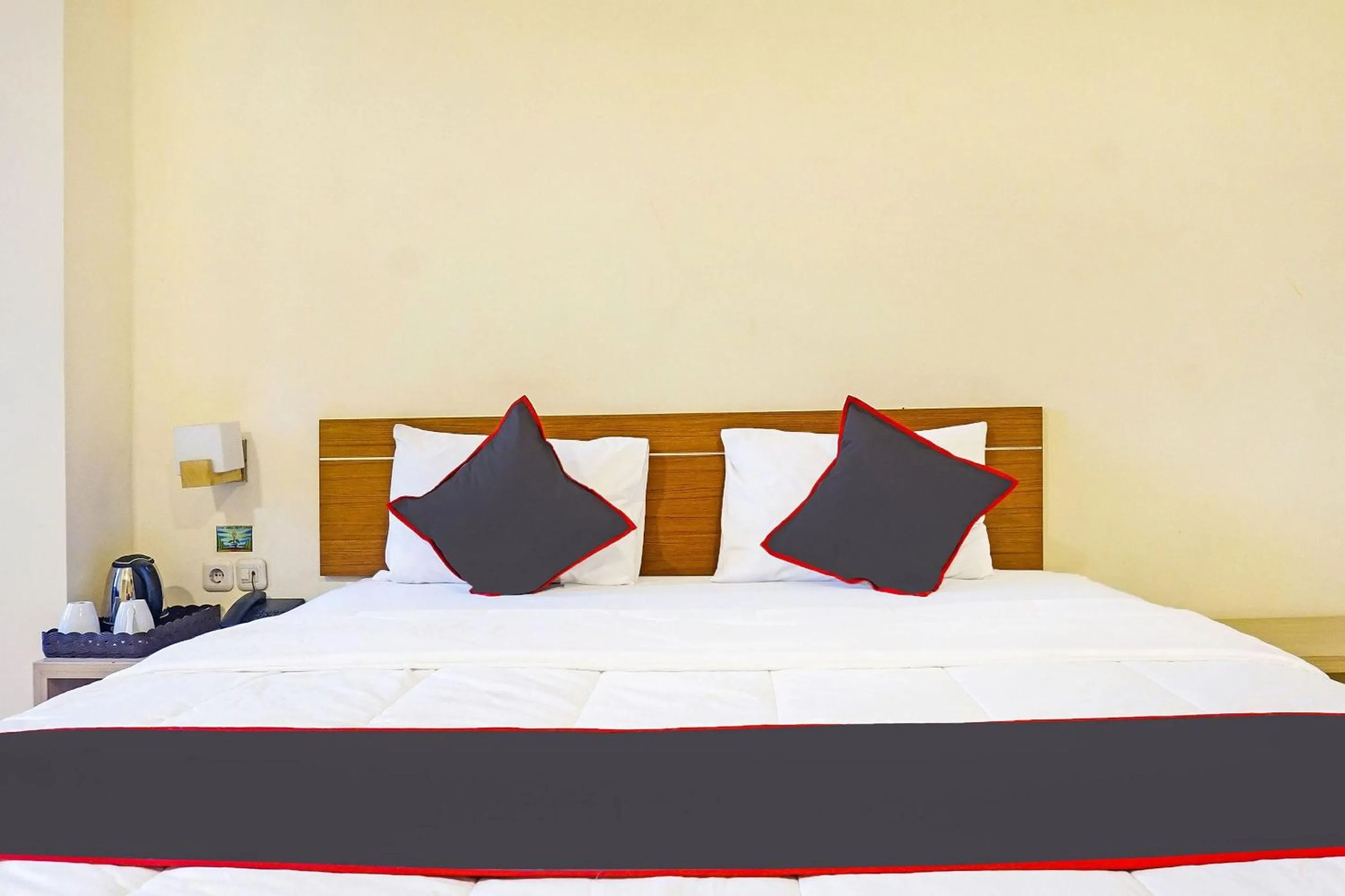 Bedroom, Bed in Collection O 91409 Hotel Fiducia Otista 153 - 157