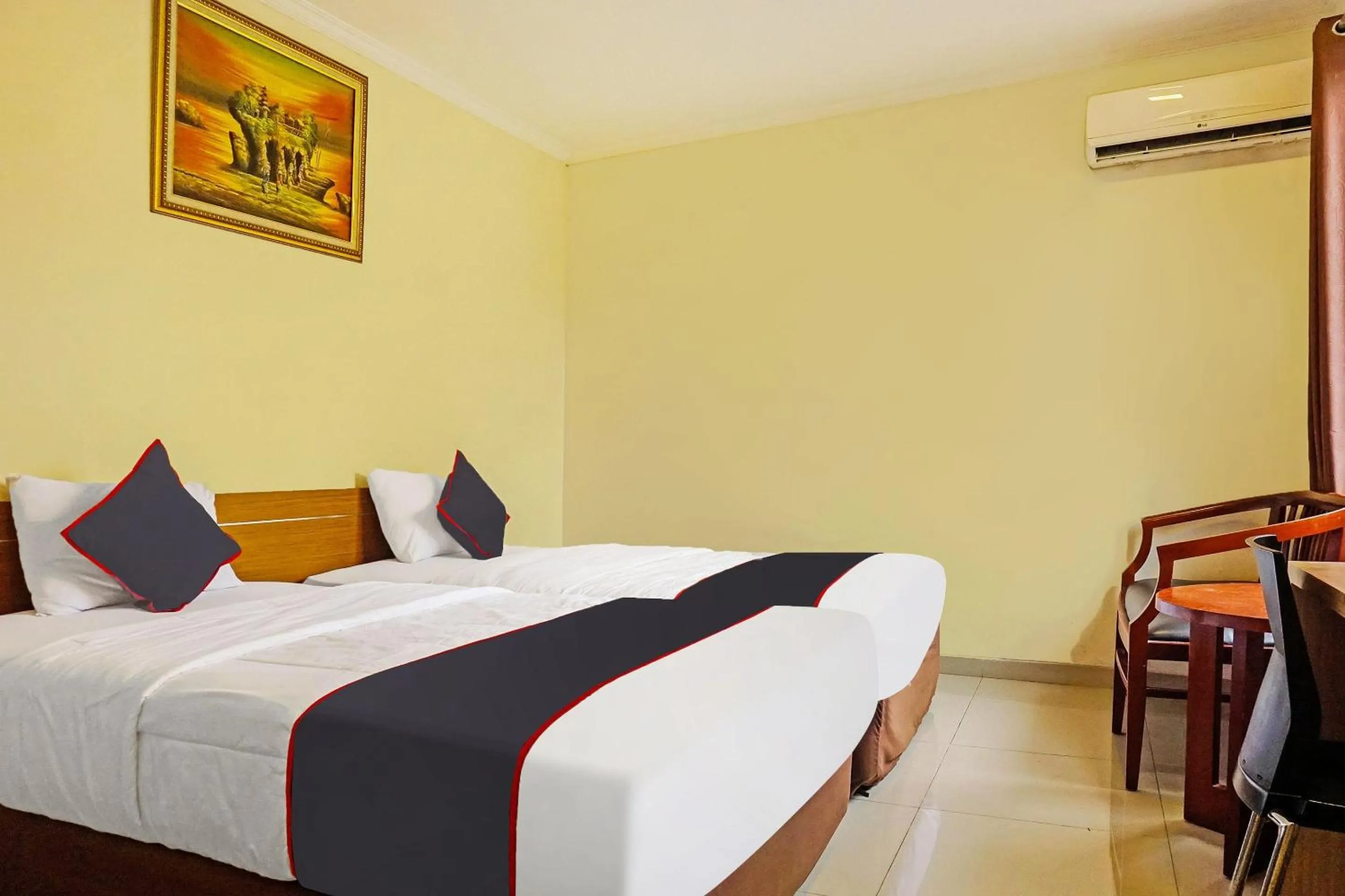 Bedroom, Bed in Collection O 91409 Hotel Fiducia Otista 153 - 157