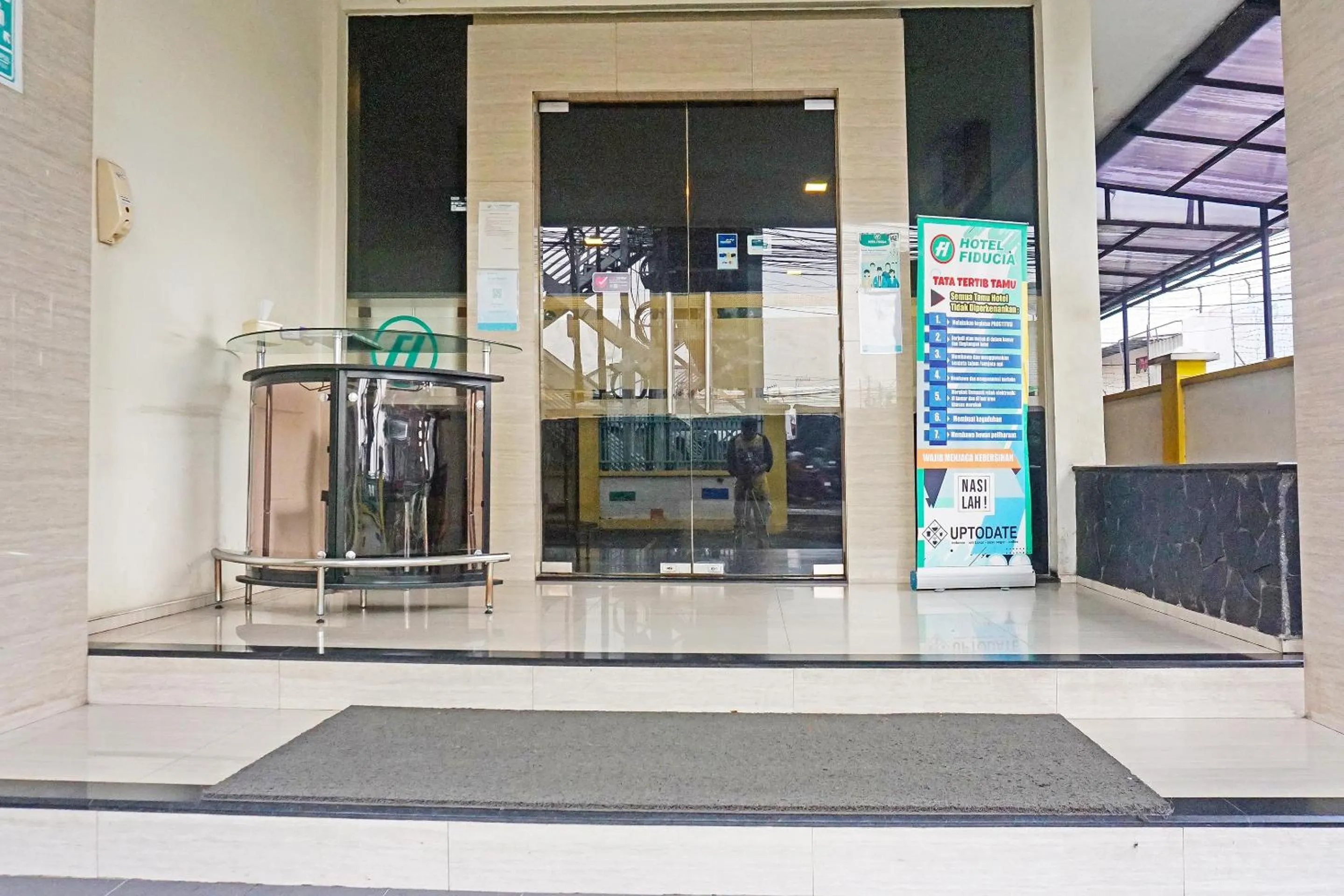 Facade/entrance in Collection O 91409 Hotel Fiducia Otista 153 - 157