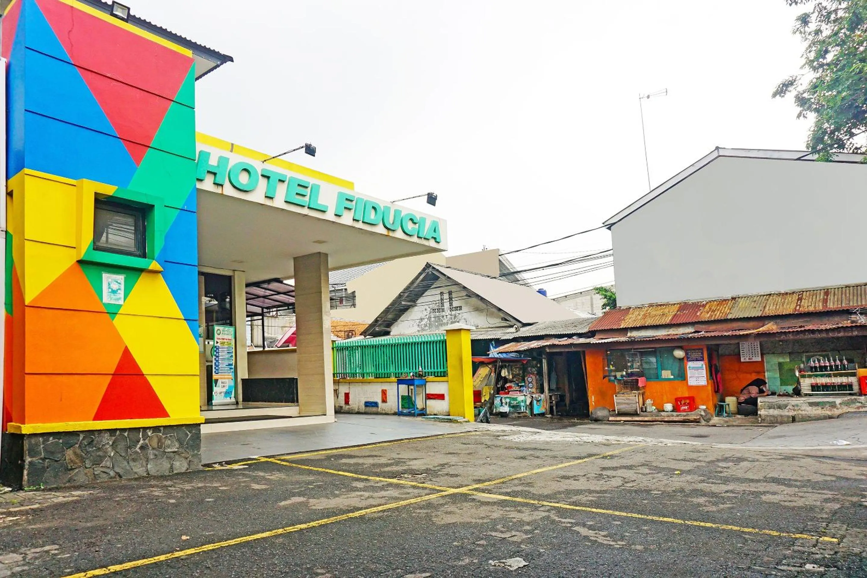 Facade/entrance in Collection O 91409 Hotel Fiducia Otista 153 - 157