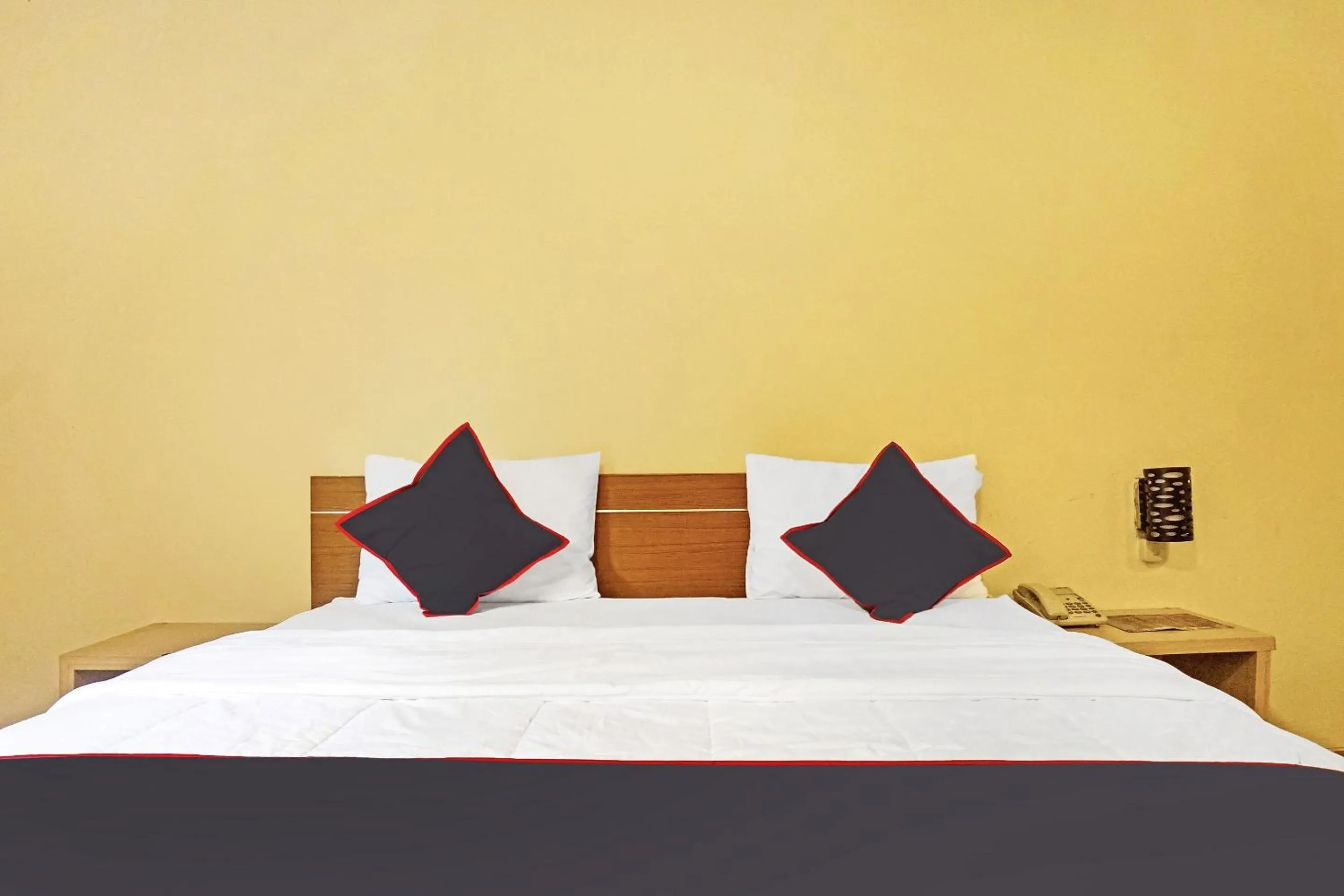 Bedroom, Bed in Collection O 91409 Hotel Fiducia Otista 153 - 157