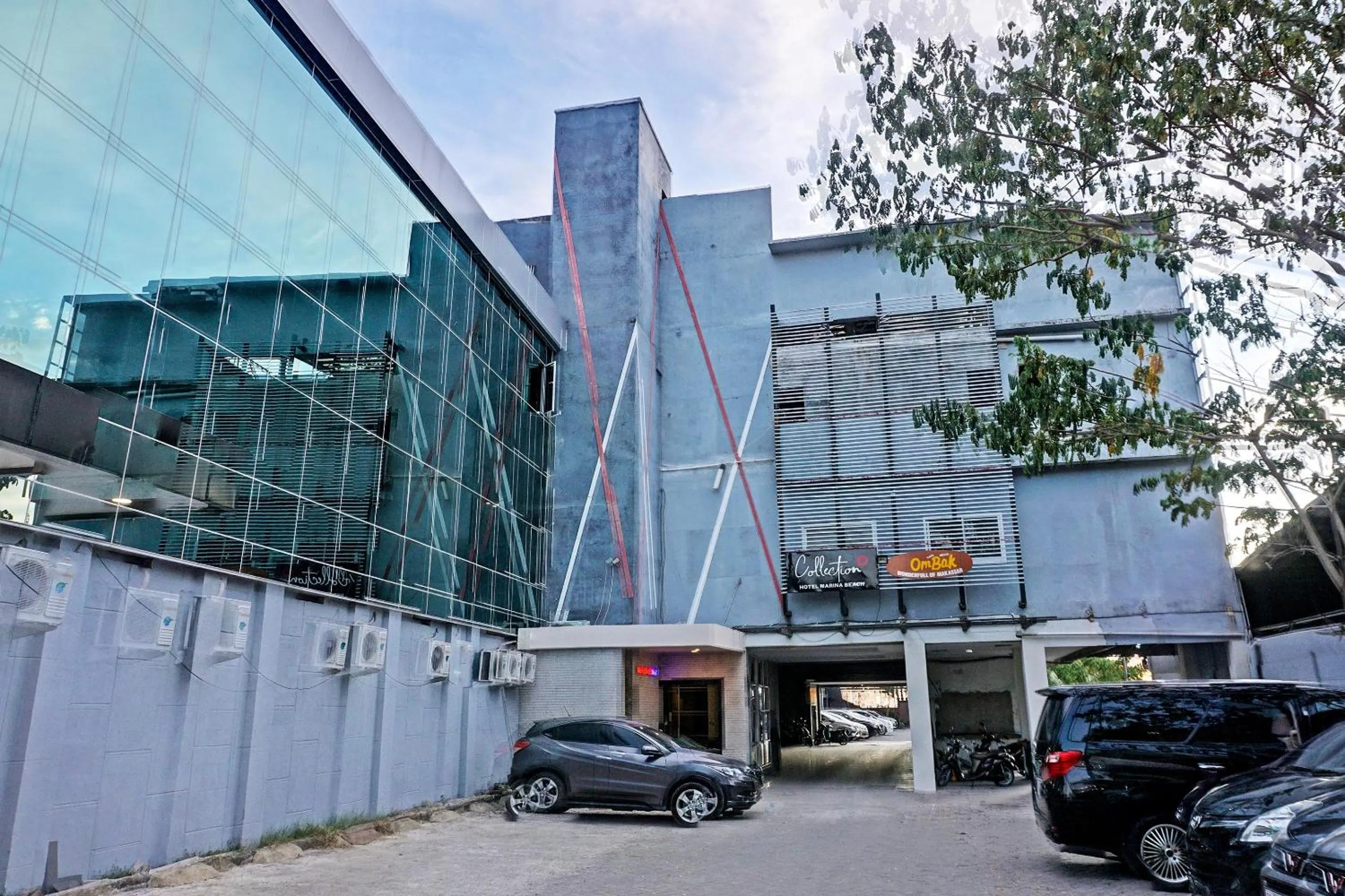 Facade/entrance in Collection O 91414 Hotel Marina Beach