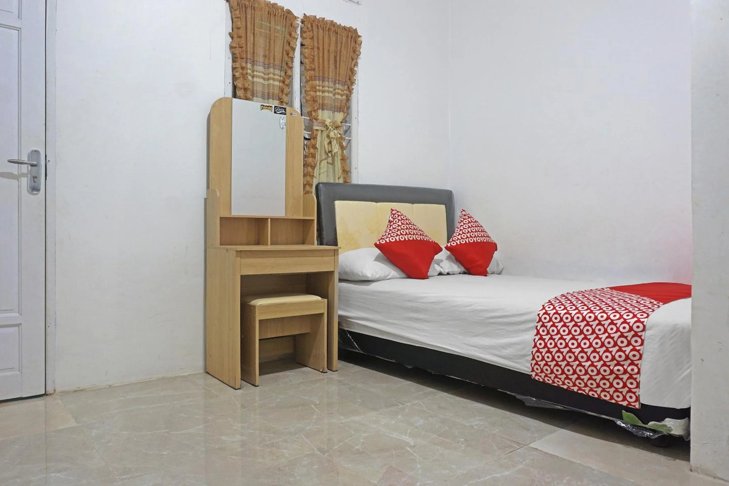 Bedroom, Bed in Hotel O Pondok Feby Makassar