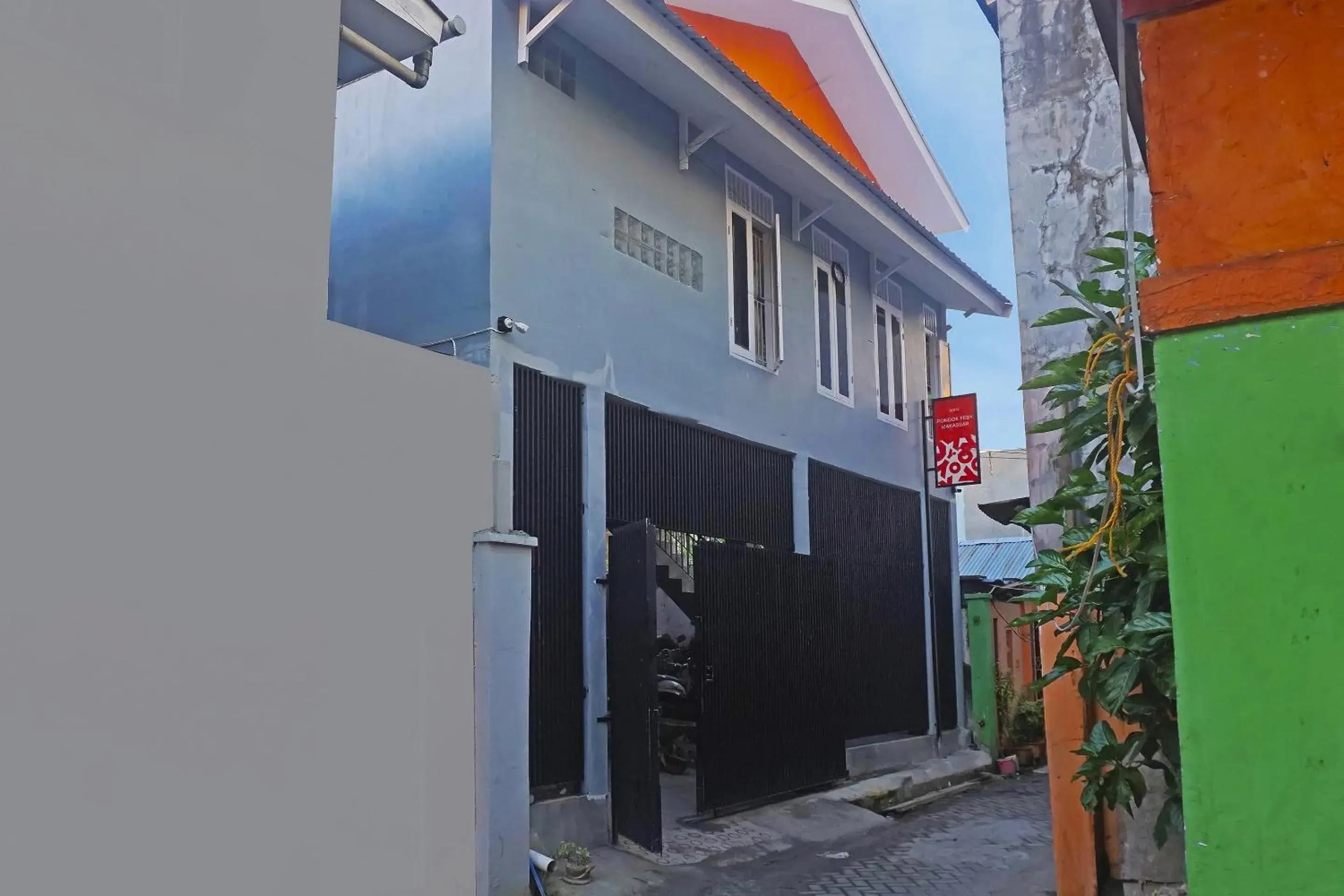 Facade/entrance in Hotel O Pondok Feby Makassar Facade/entrance in Hotel O Pondok Feby Makassar