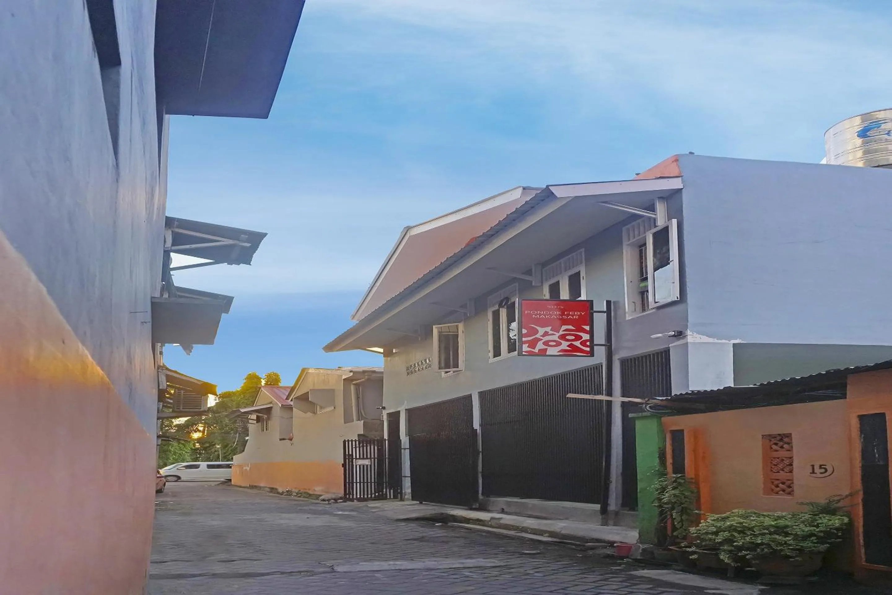 Facade/entrance in Hotel O Pondok Feby Makassar
