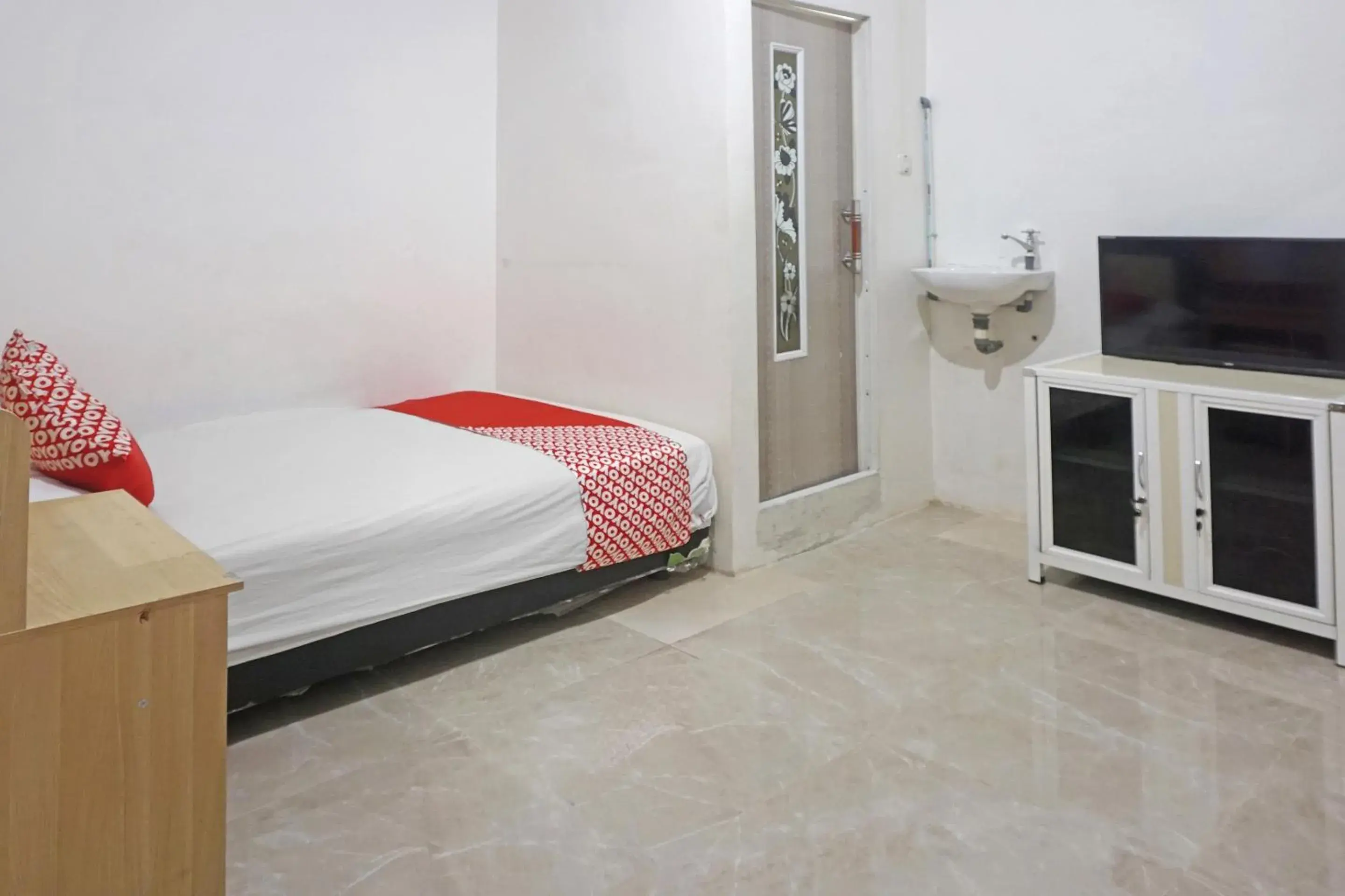 Bedroom, Bed in Hotel O Pondok Feby Makassar Bedroom, Bed in Hotel O Pondok Feby Makassar