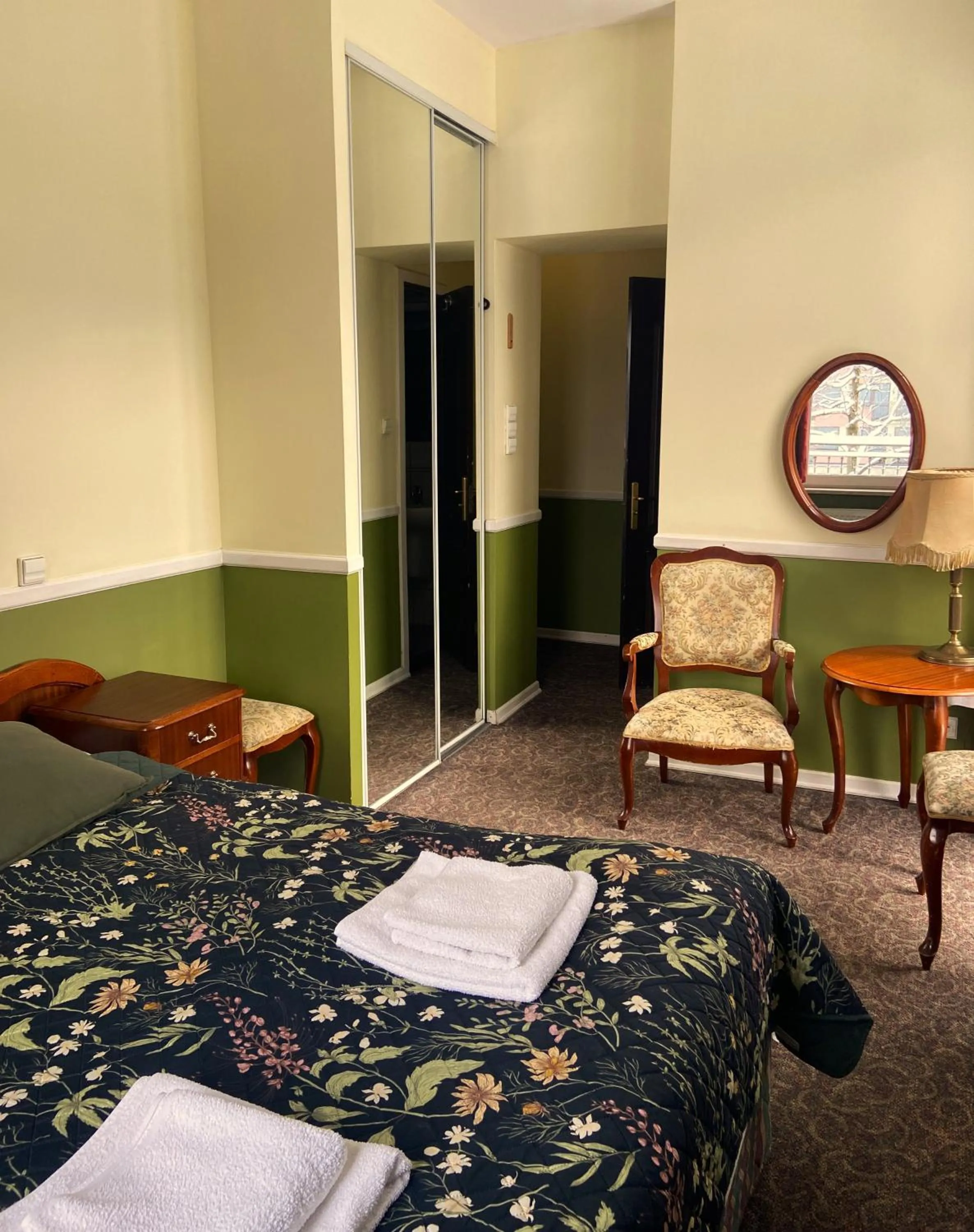 Photo of the whole room, Bed in Tuberoza