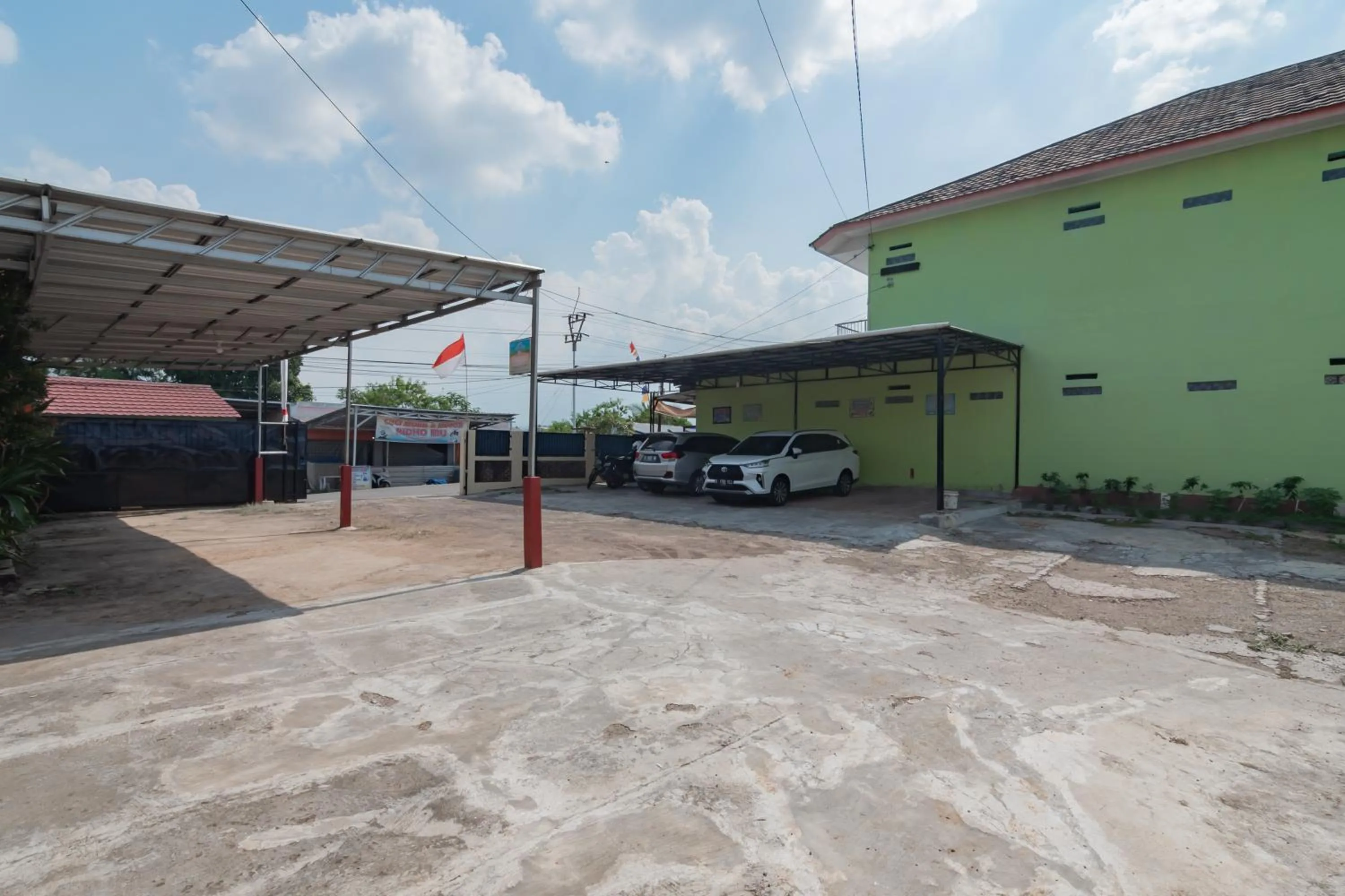 Property building in RedDoorz Syariah near Tugu Pandanwangi Cianjur