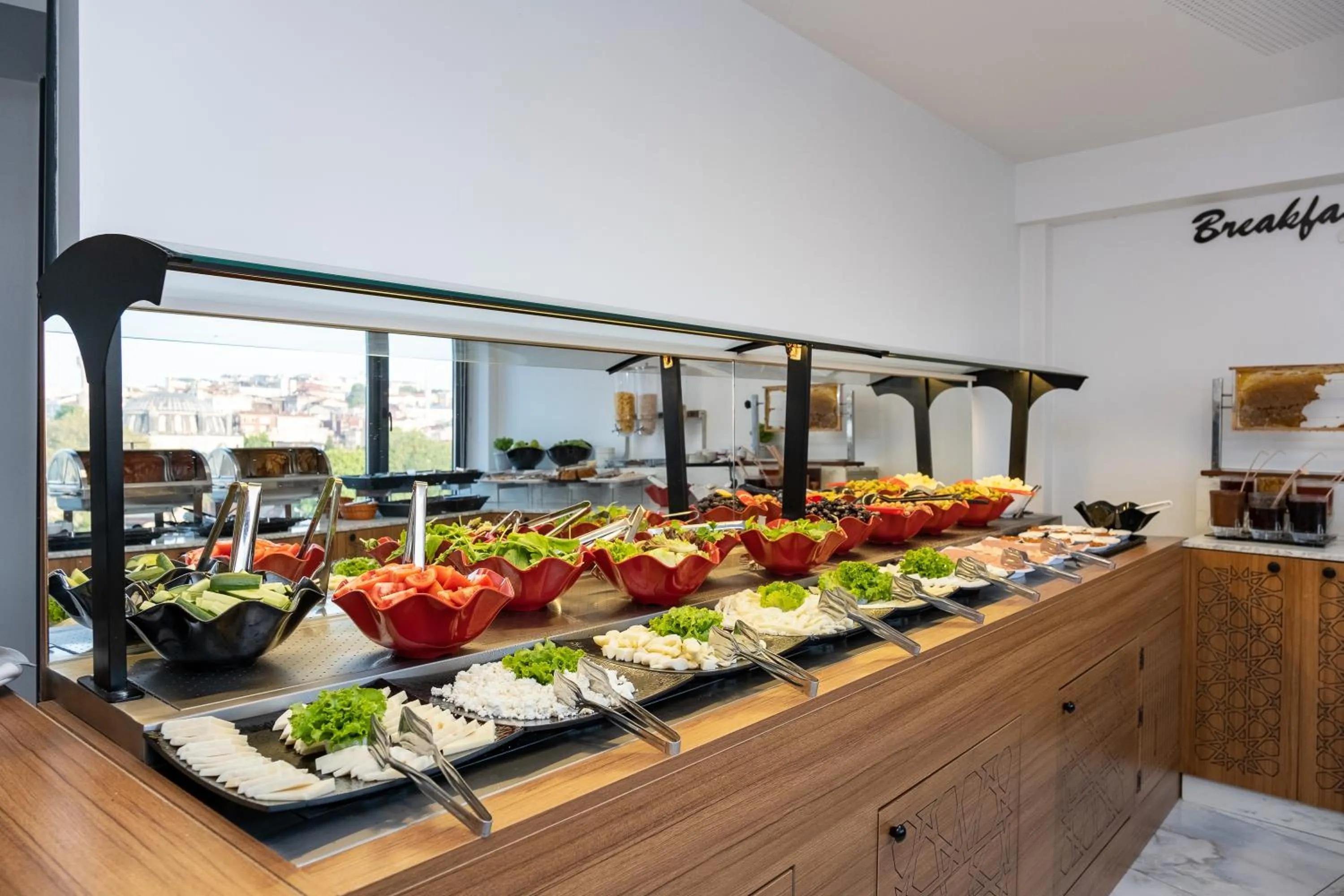 Breakfast in Askadar May Otel