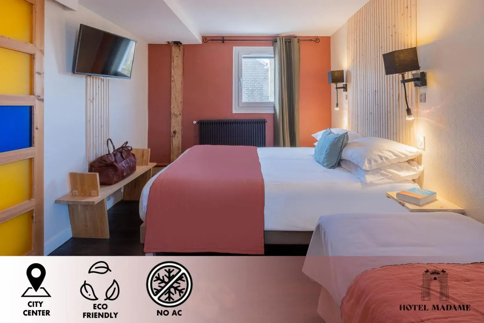 Double Room with Balcony in Hôtel Madame Double Room with Balcony in Hôtel Madame