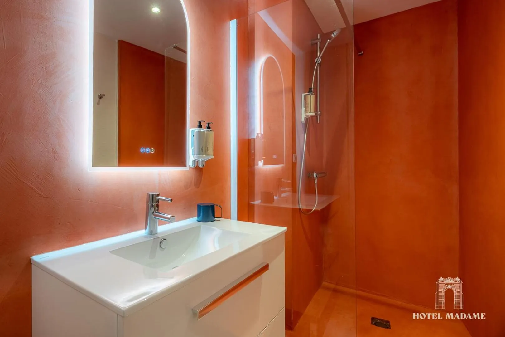 Shower in Hôtel Madame