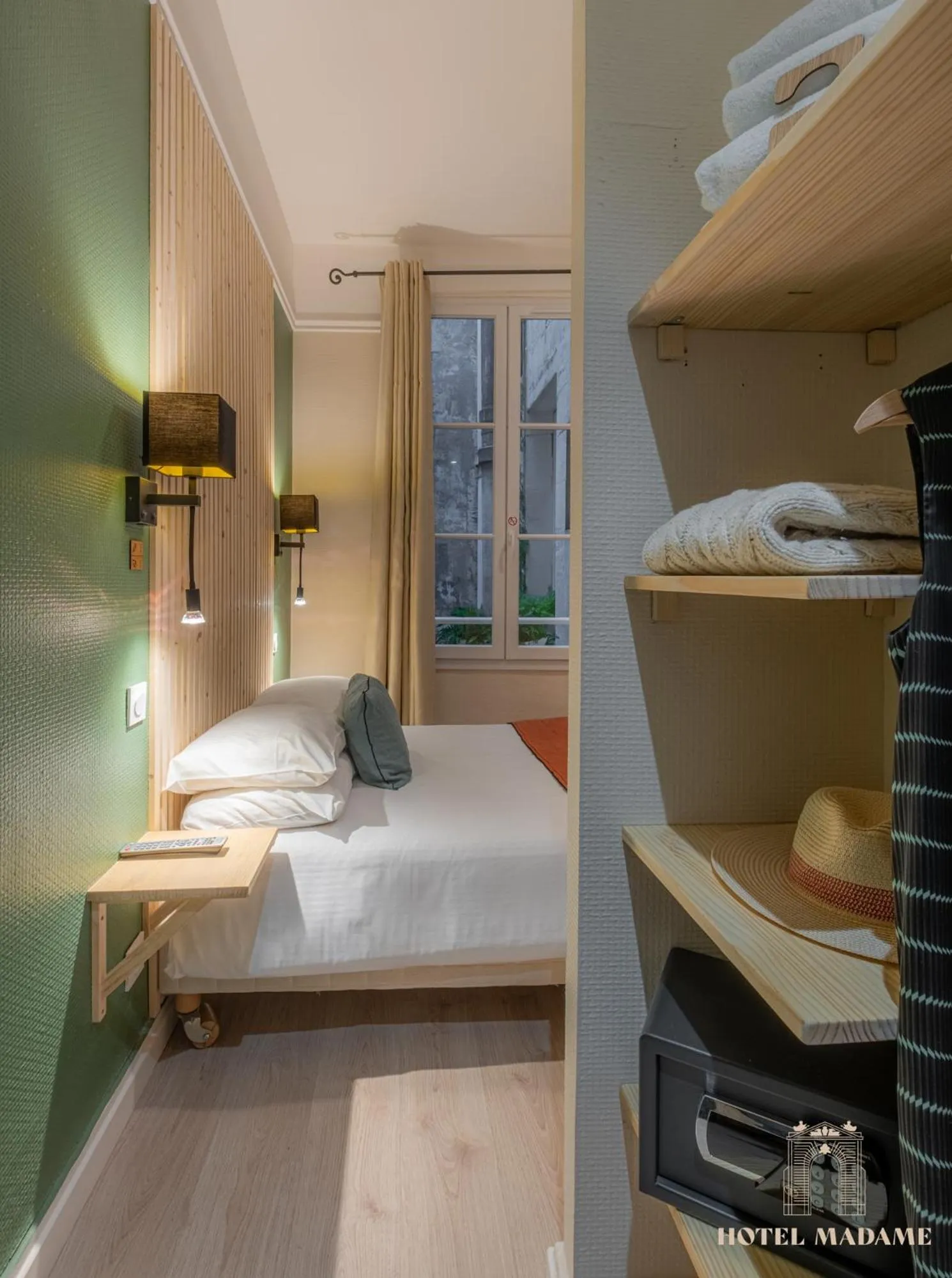 wardrobe, Bed in Hôtel Madame