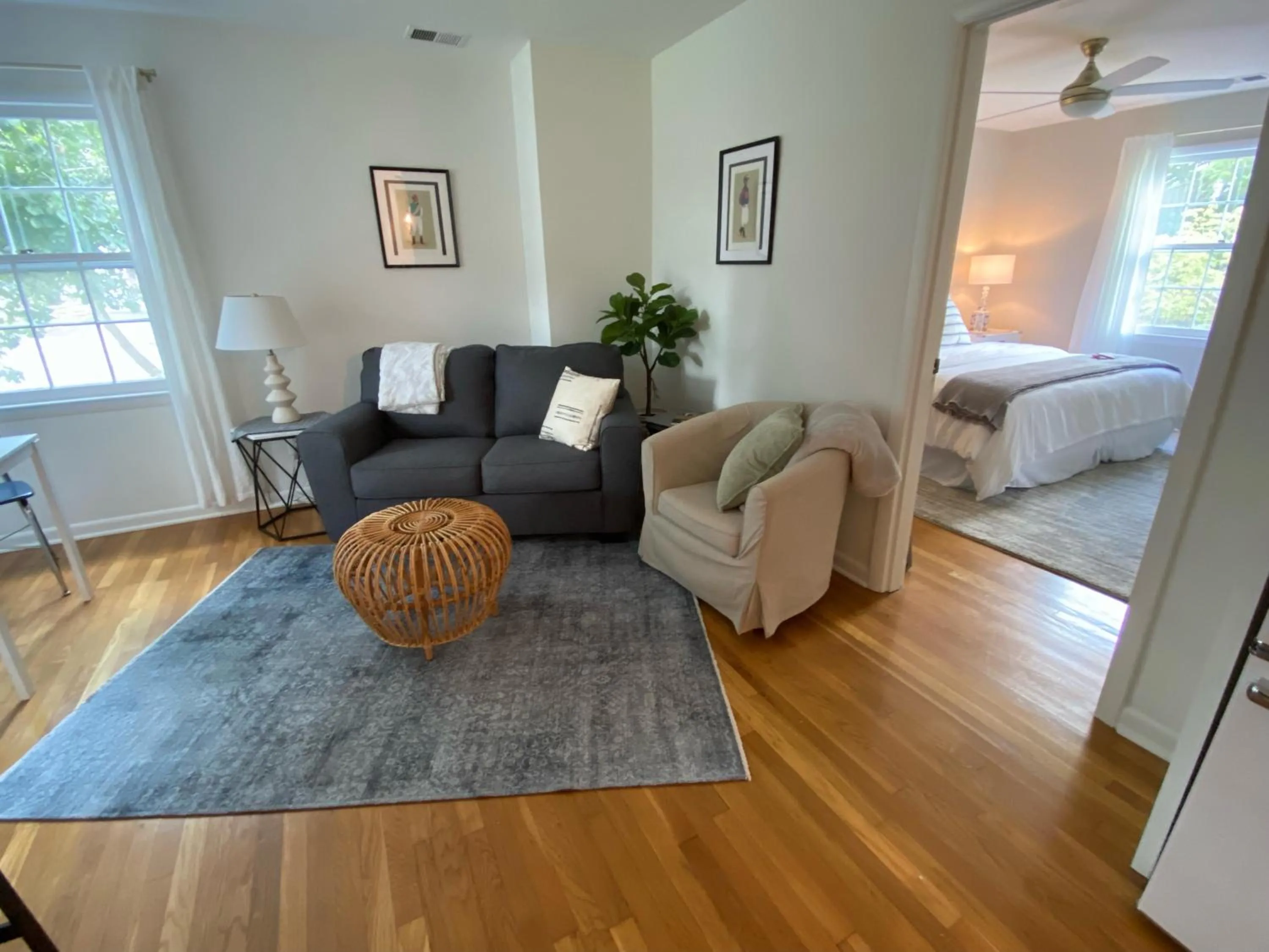 Living room, Bed in Rose Hill Inn