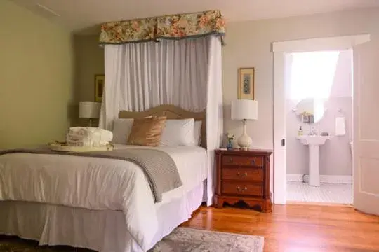 Suite in Rose Hill Inn Suite in Rose Hill Inn