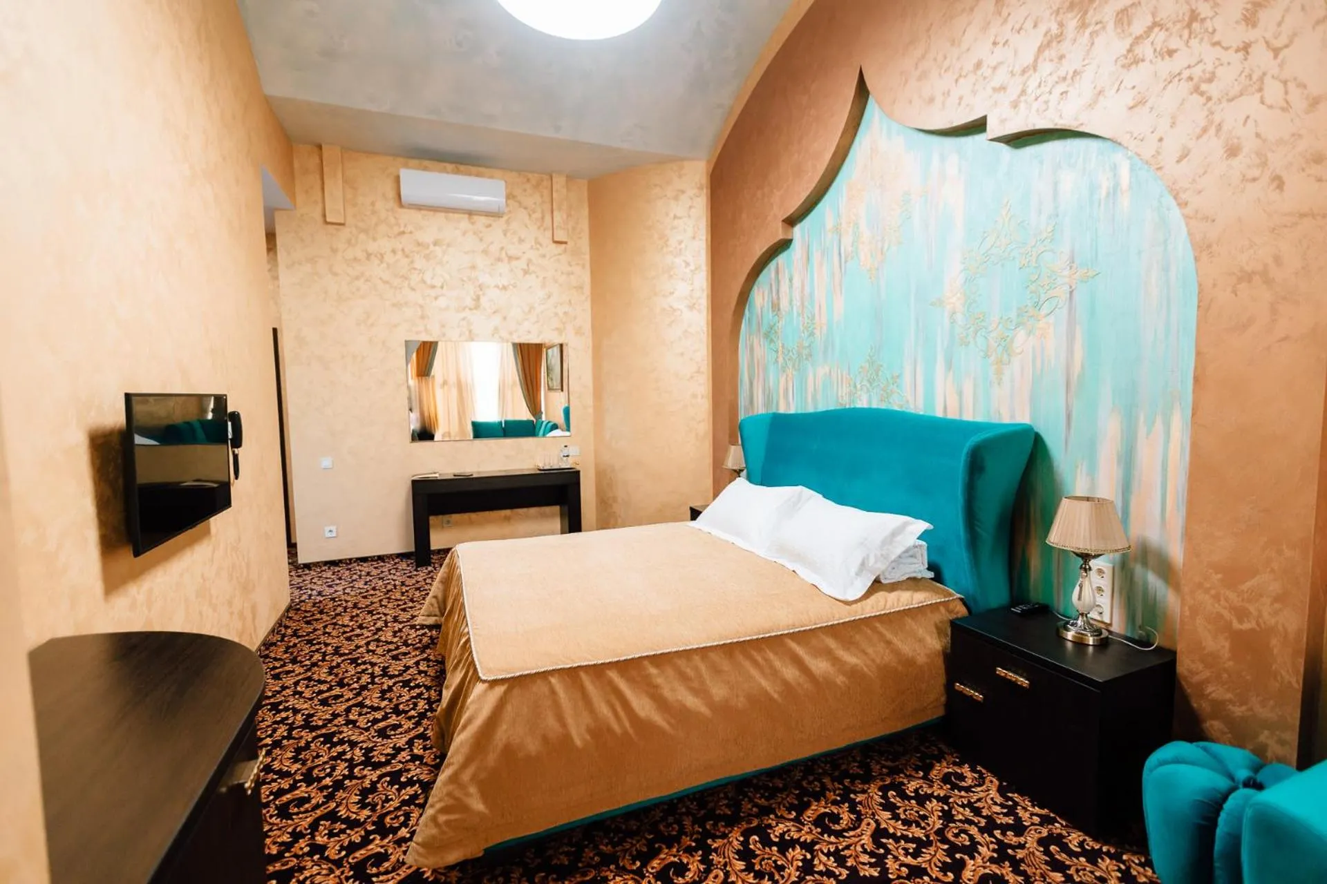 Bed in Khan-Chinar Hotel