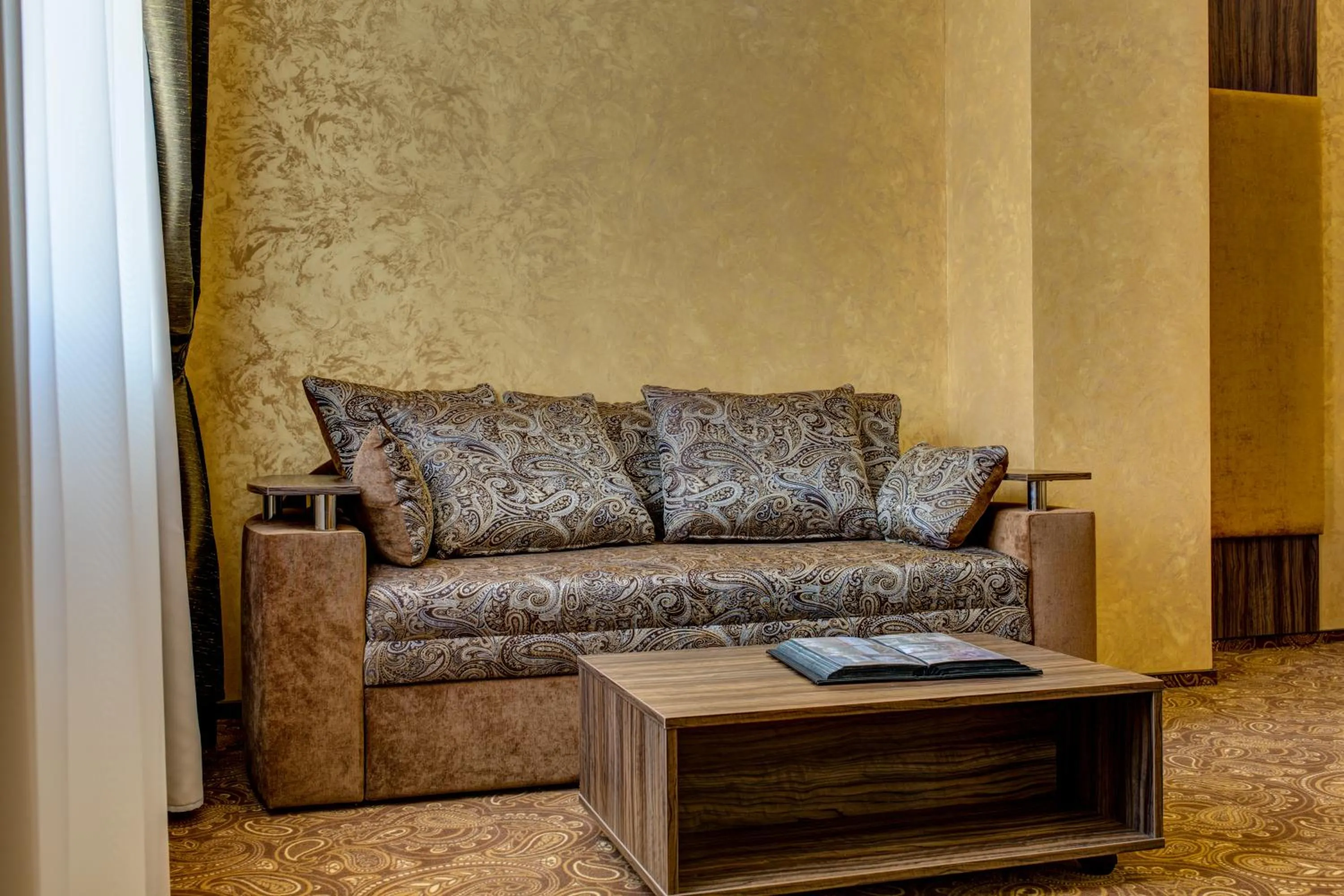 Living room in Khan-Chinar Hotel