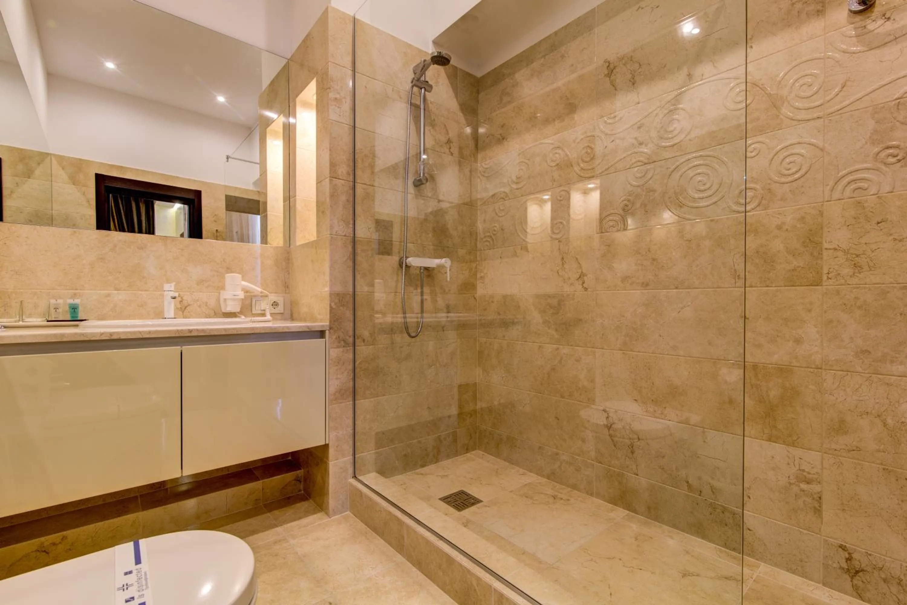 Shower in Khan-Chinar Hotel