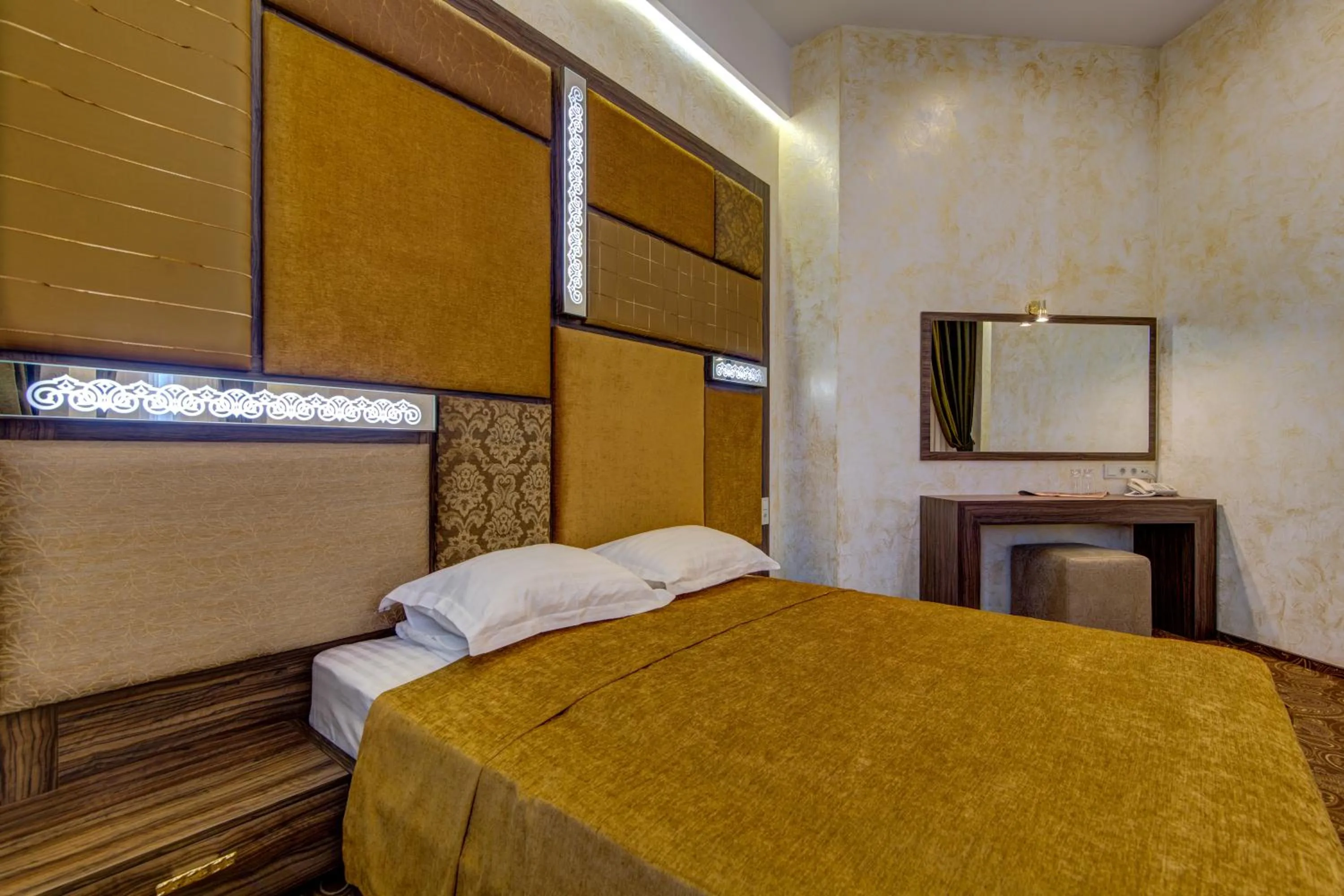 Bed in Khan-Chinar Hotel