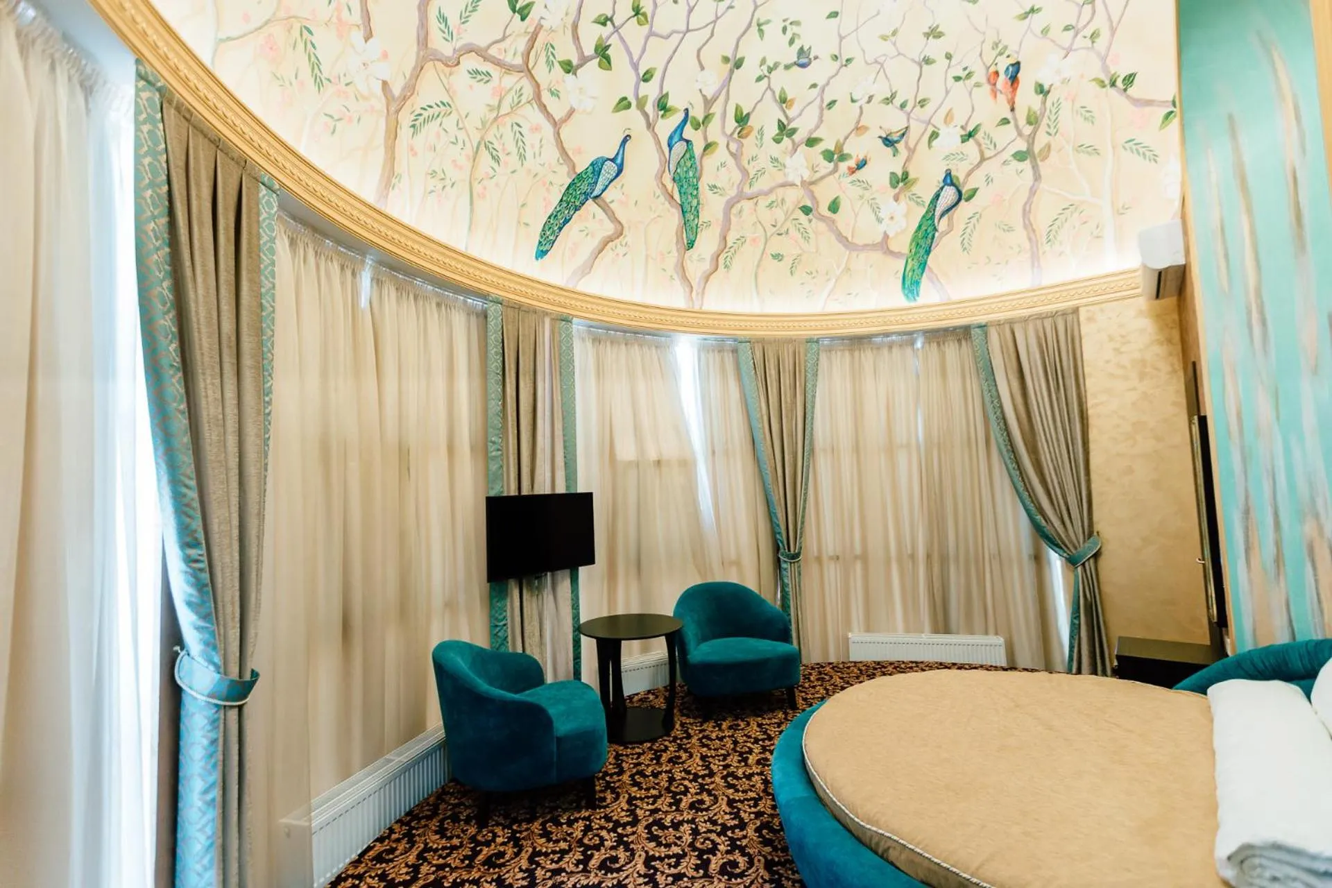 Photo of the whole room, Bed in Khan-Chinar Hotel