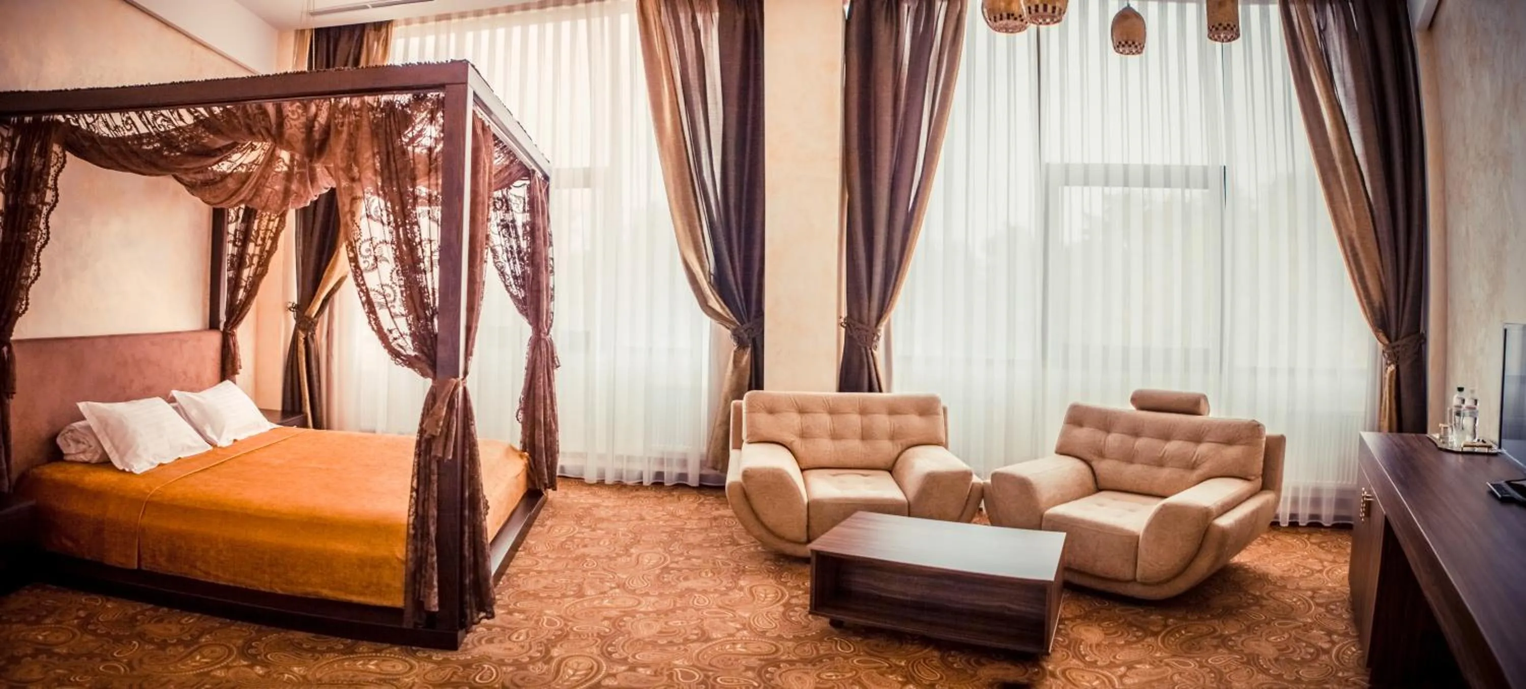 Seating area, Bed in Khan-Chinar Hotel
