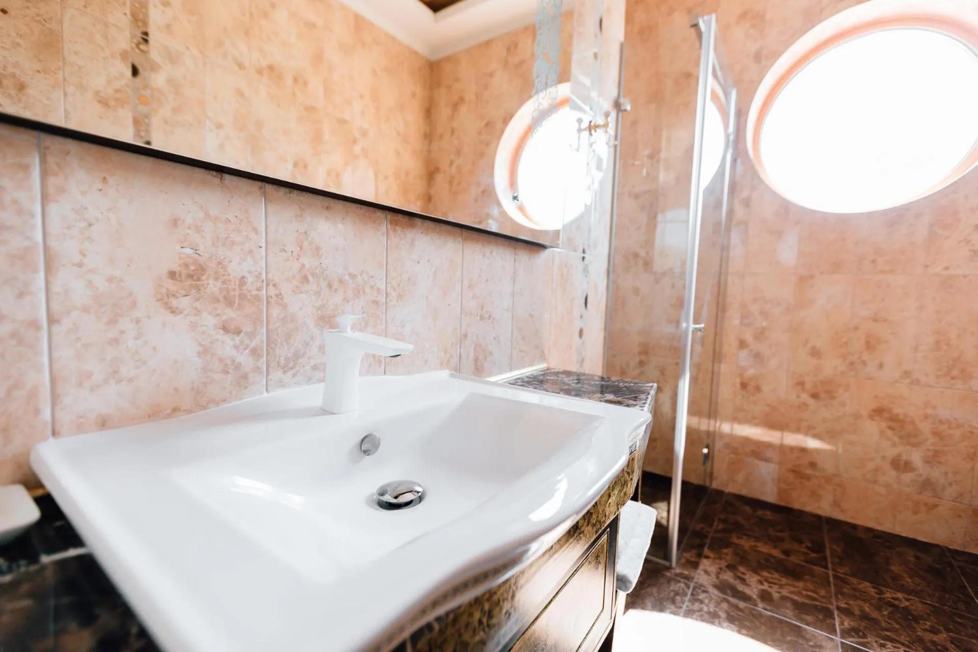 Bathroom in Khan-Chinar Hotel