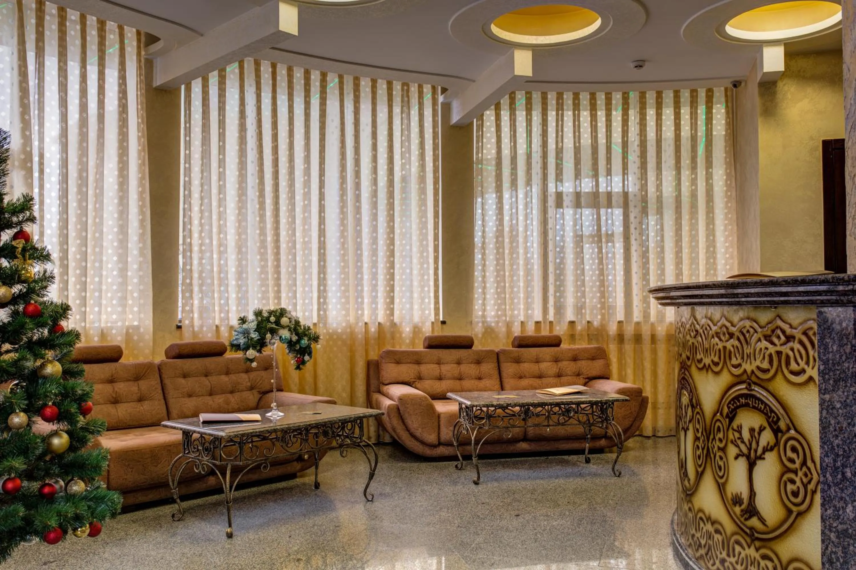 Communal lounge/ TV room in Khan-Chinar Hotel
