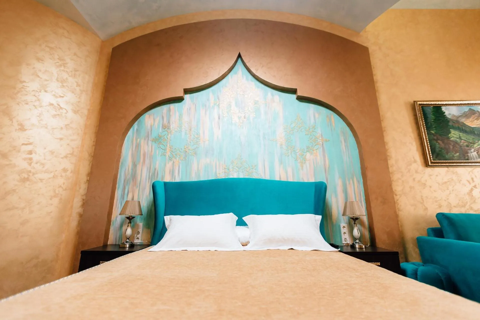 Bed in Khan-Chinar Hotel