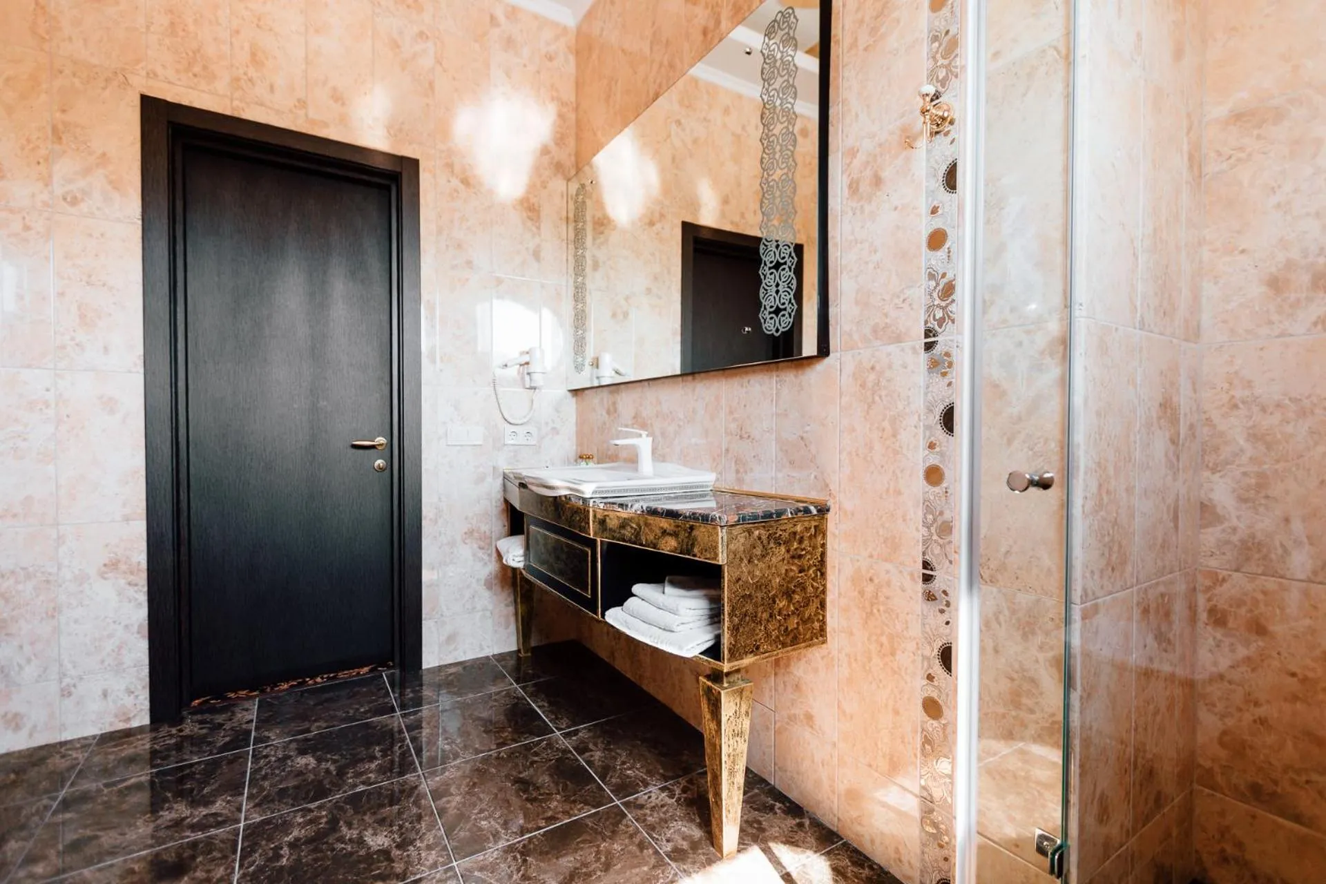 Bathroom in Khan-Chinar Hotel