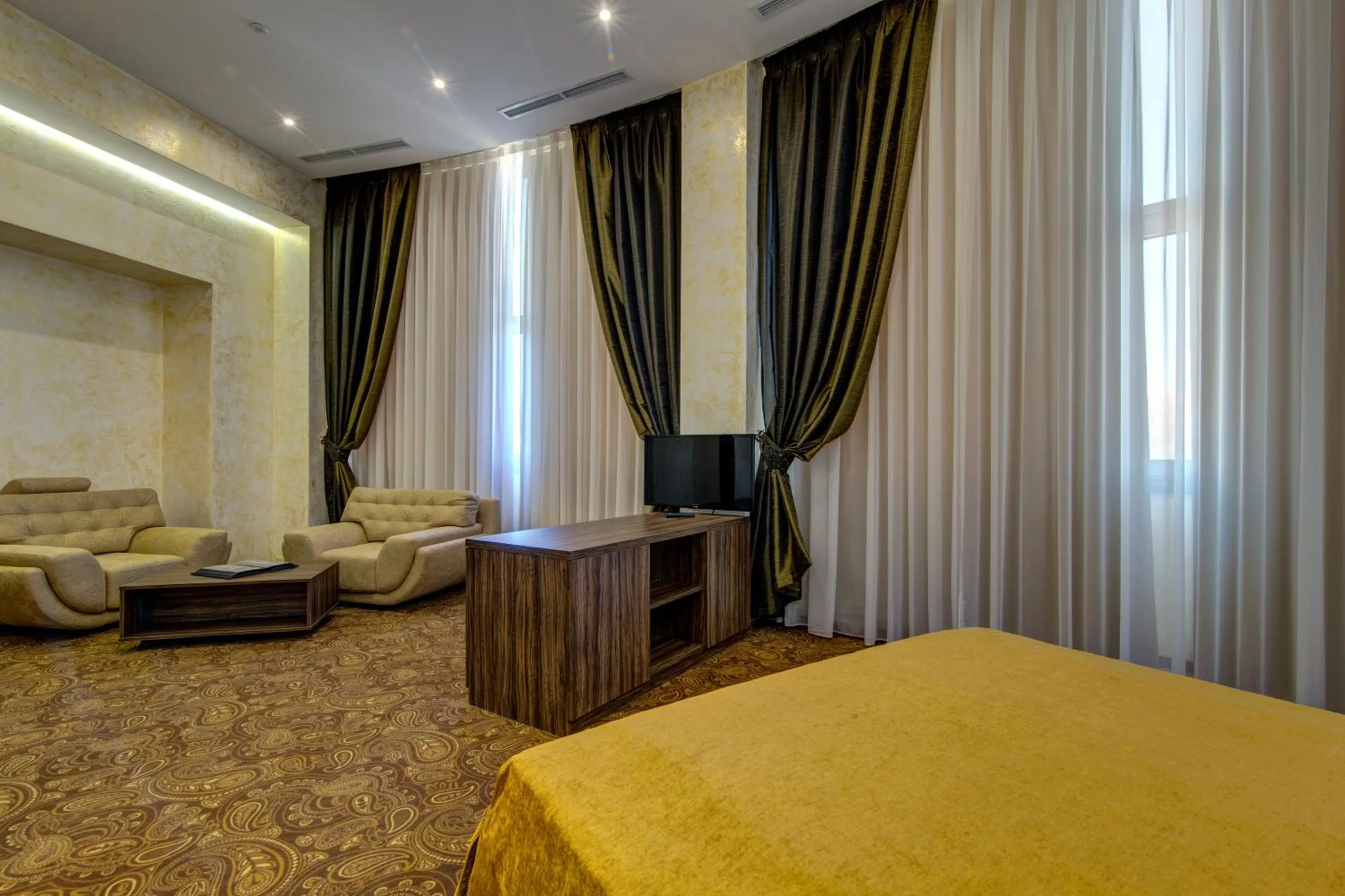 TV and multimedia, Bed in Khan-Chinar Hotel