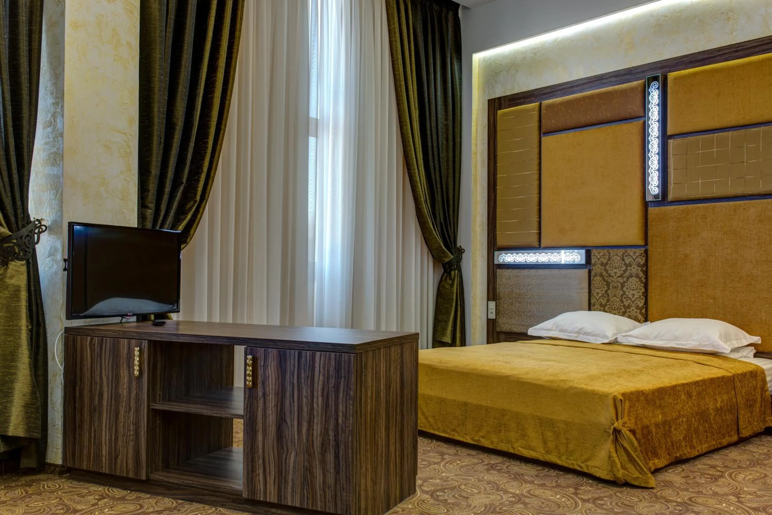 Photo of the whole room, Bed in Khan-Chinar Hotel