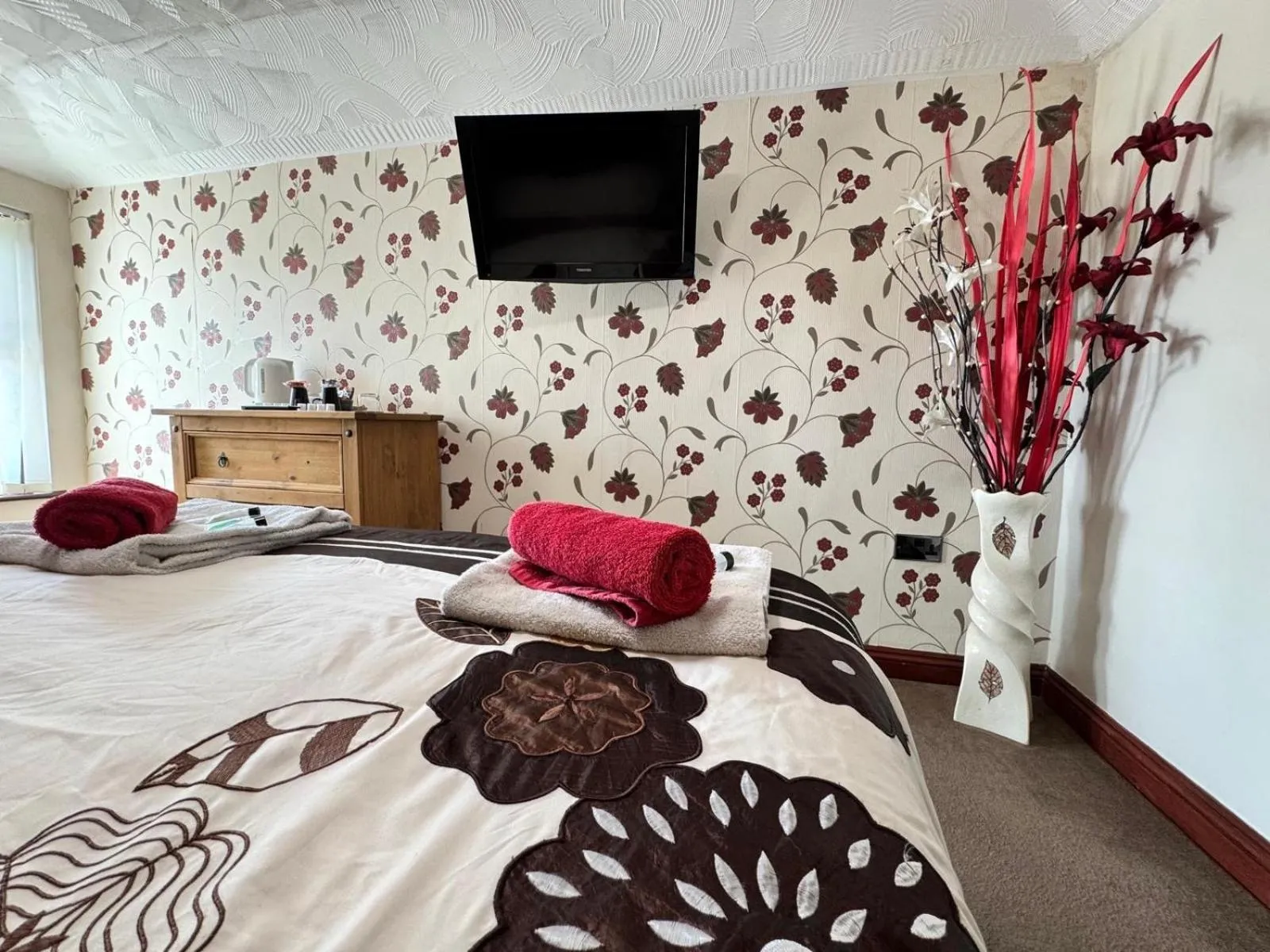 Bedroom, Bed in The Kings Head inn