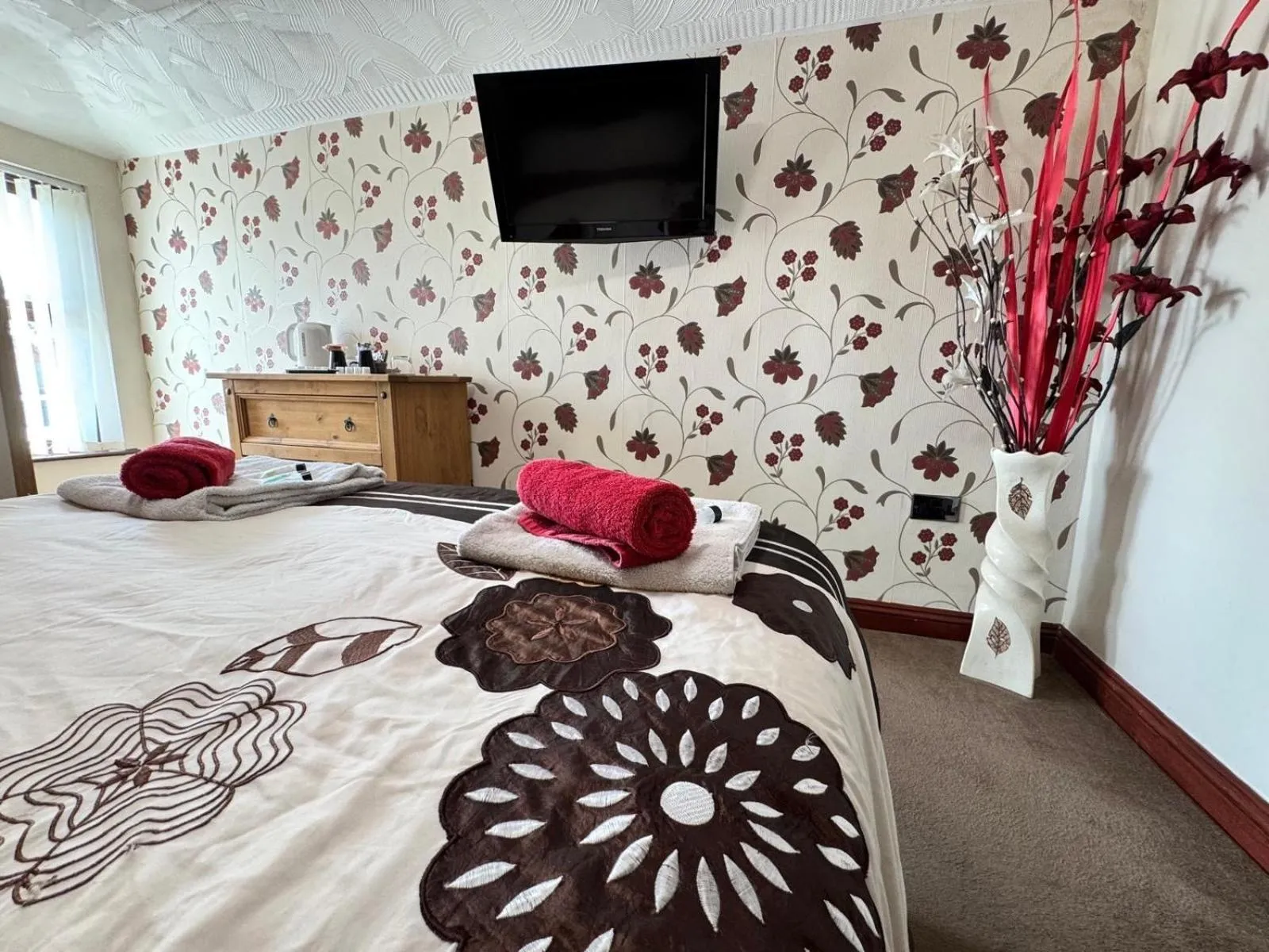 Bedroom, Bed in The Kings Head inn