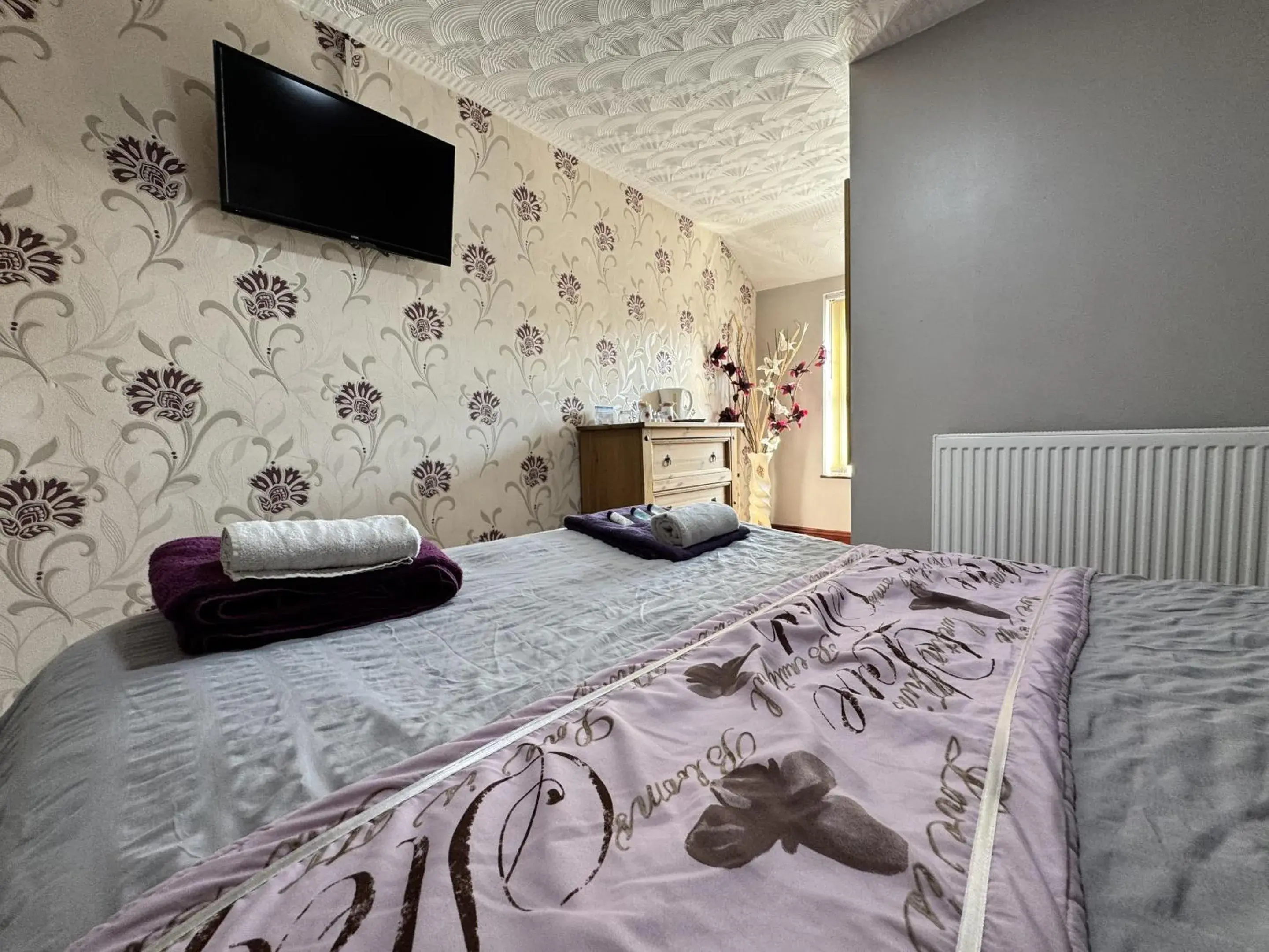 Bedroom, Bed in The Kings Head inn Bedroom, Bed in The Kings Head inn