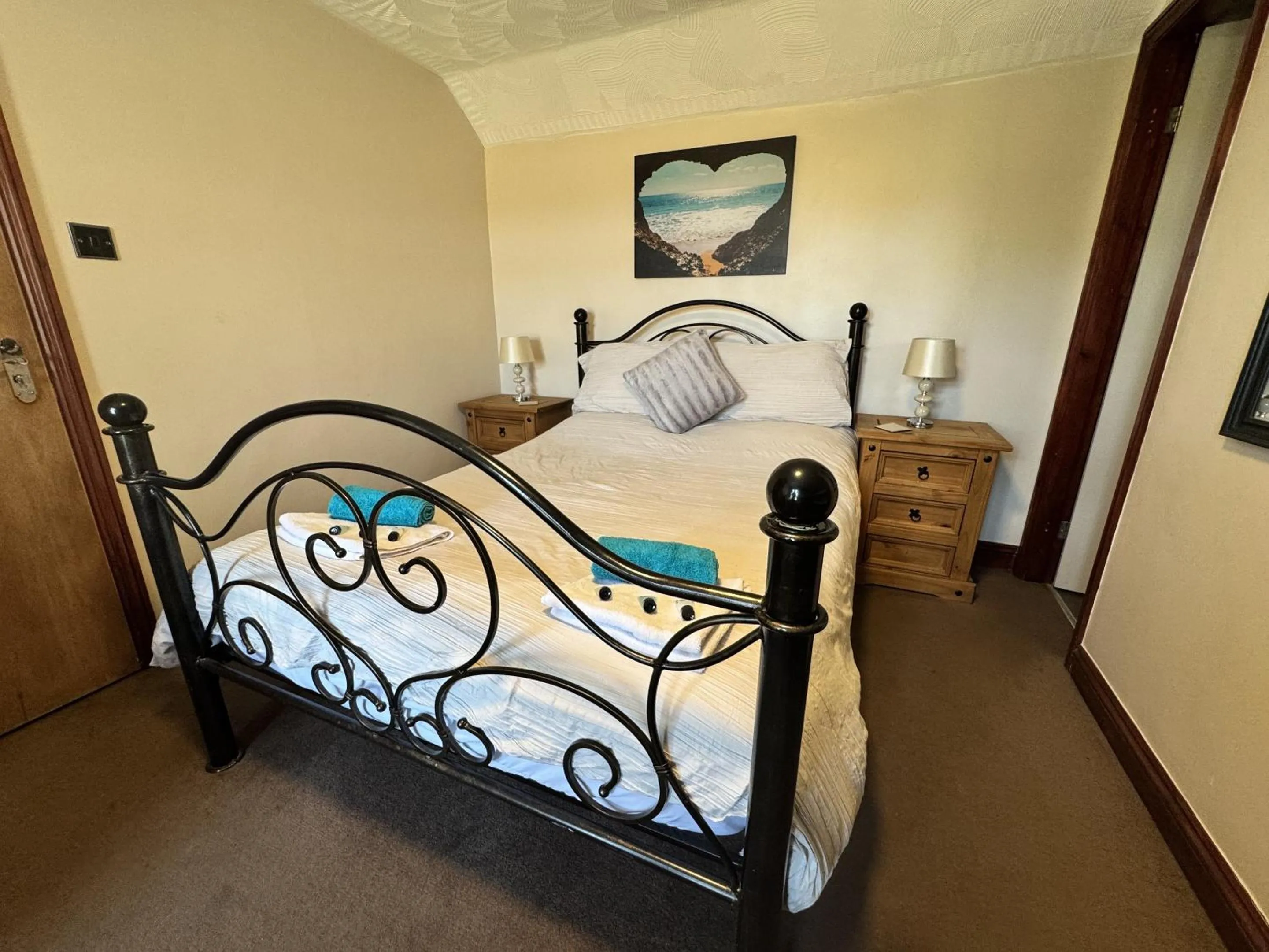 Bedroom, Bed in The Kings Head inn