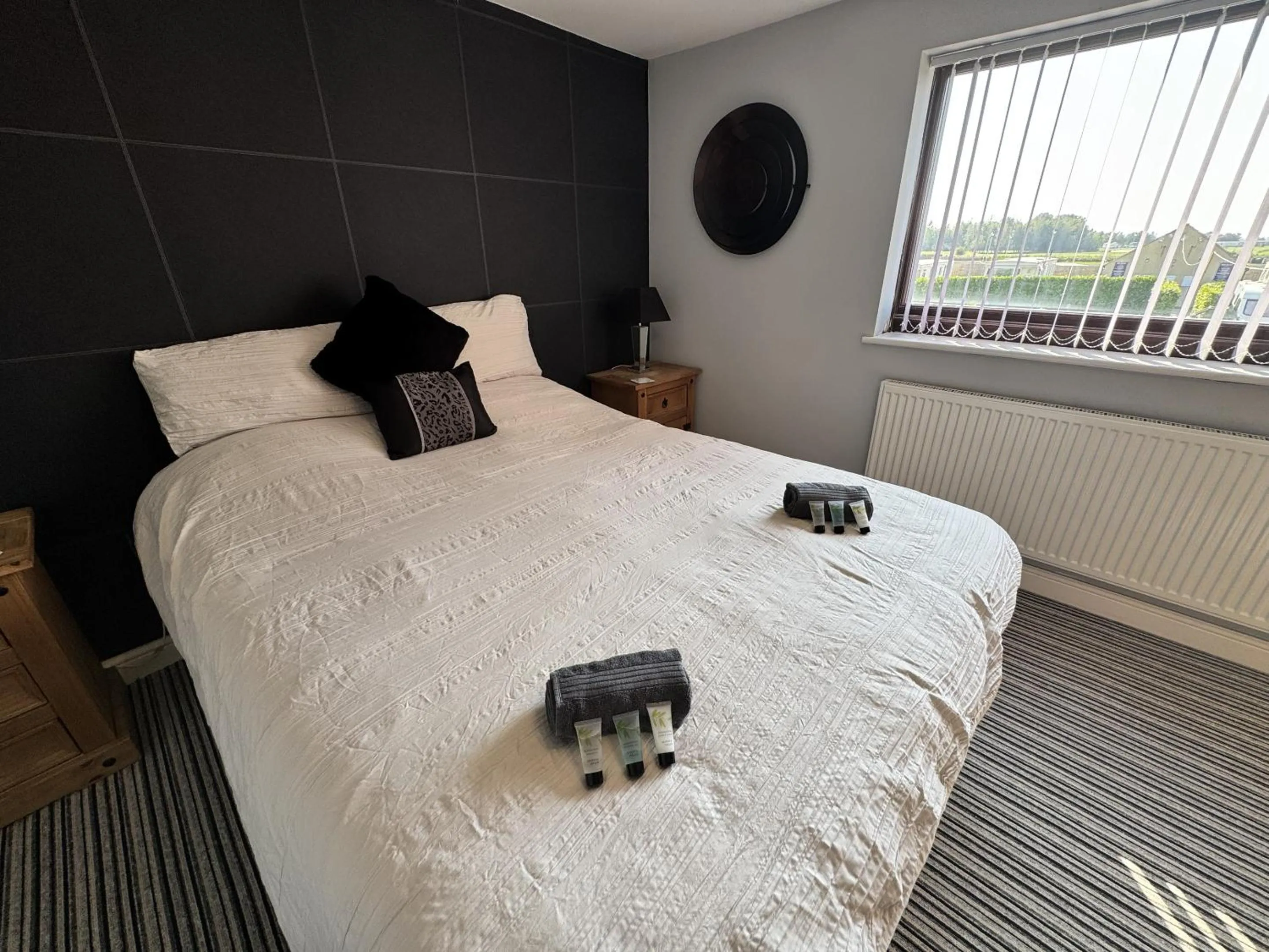 Bedroom, Bed in The Kings Head inn