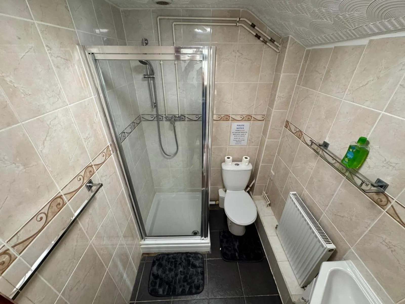 Bedroom in The Kings Head inn